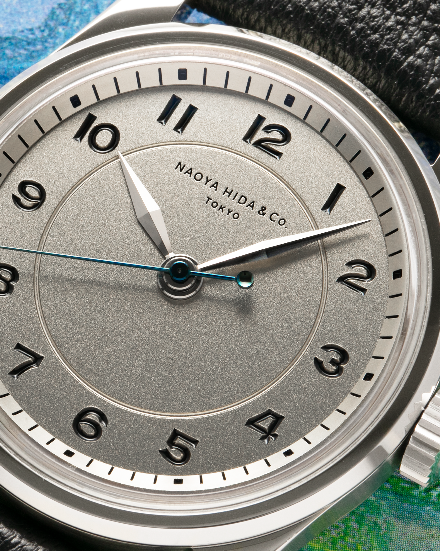 Brand: Naoya Hida
Year: 2024
Model: NH Type 4A
Material: 904L Stainless Steel Case, German Silver Dial
Movement: NH Calibre 3020SS (Based on Valjoux Cal. 7750), Manual-Winding
Case Dimensions: 36mm Diameter 11mm Thickness
Lug Width: 20mm
Strap: Jean Rousseau Dark Blue Leather Strap with Signed 904L Stainless Steel Tang Buckle