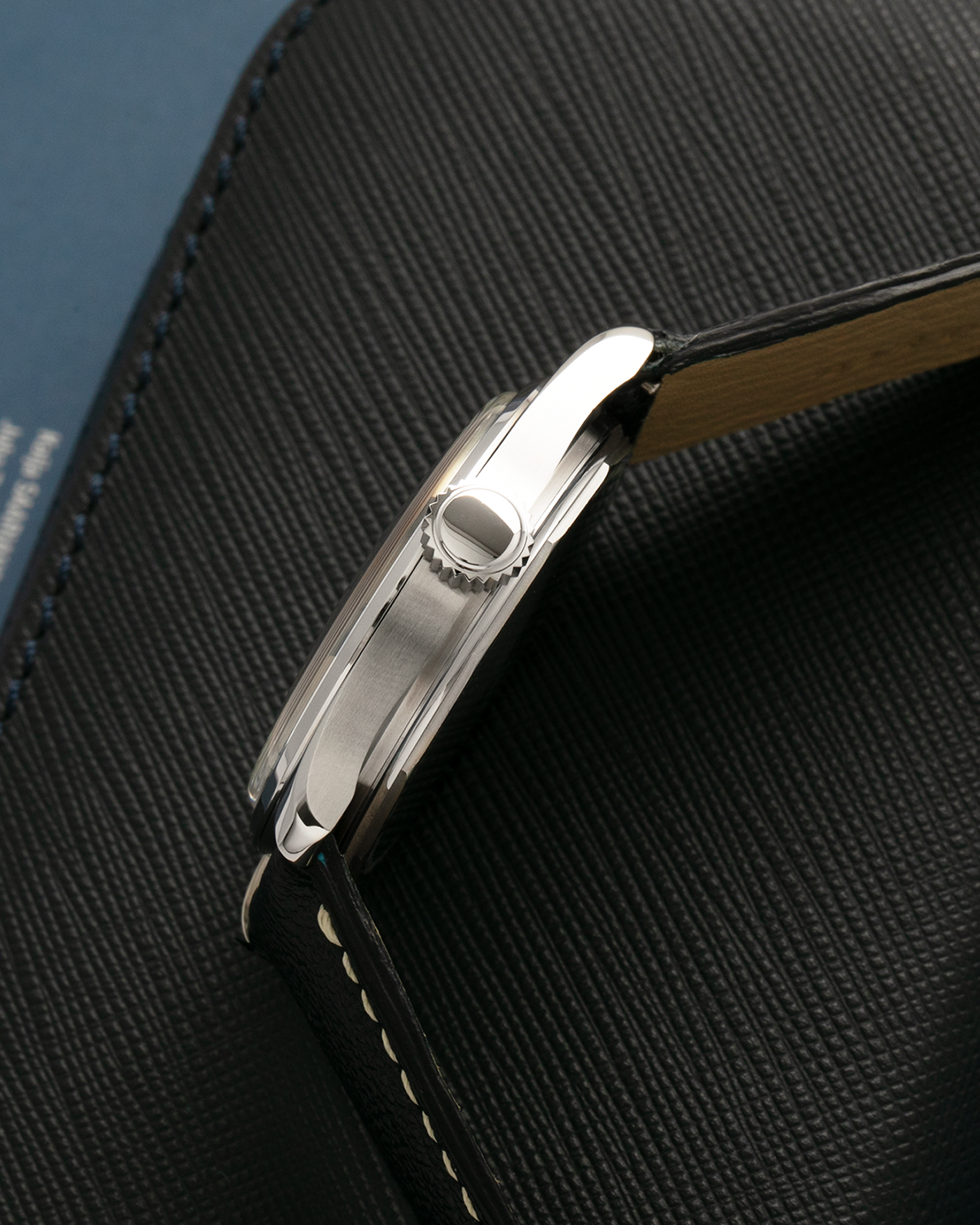 Brand: Naoya Hida
Year: 2024
Model: NH Type 4A
Material: 904L Stainless Steel Case, German Silver Dial
Movement: NH Calibre 3020SS (Based on Valjoux Cal. 7750), Manual-Winding
Case Dimensions: 36mm Diameter 11mm Thickness
Lug Width: 20mm
Strap: Jean Rousseau Dark Blue Leather Strap with Signed 904L Stainless Steel Tang Buckle