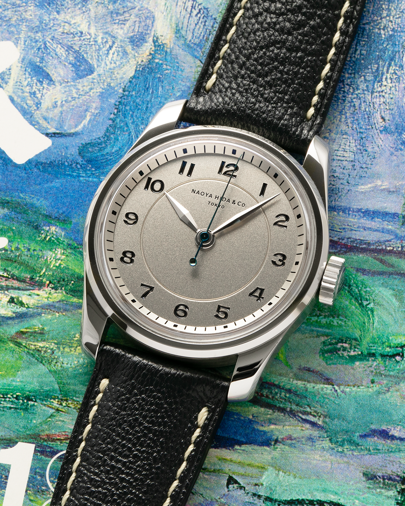 Brand: Naoya Hida
Year: 2024
Model: NH Type 4A
Material: 904L Stainless Steel Case, German Silver Dial
Movement: NH Calibre 3020SS (Based on Valjoux Cal. 7750), Manual-Winding
Case Dimensions: 36mm Diameter 11mm Thickness
Lug Width: 20mm
Strap: Jean Rousseau Dark Blue Leather Strap with Signed 904L Stainless Steel Tang Buckle