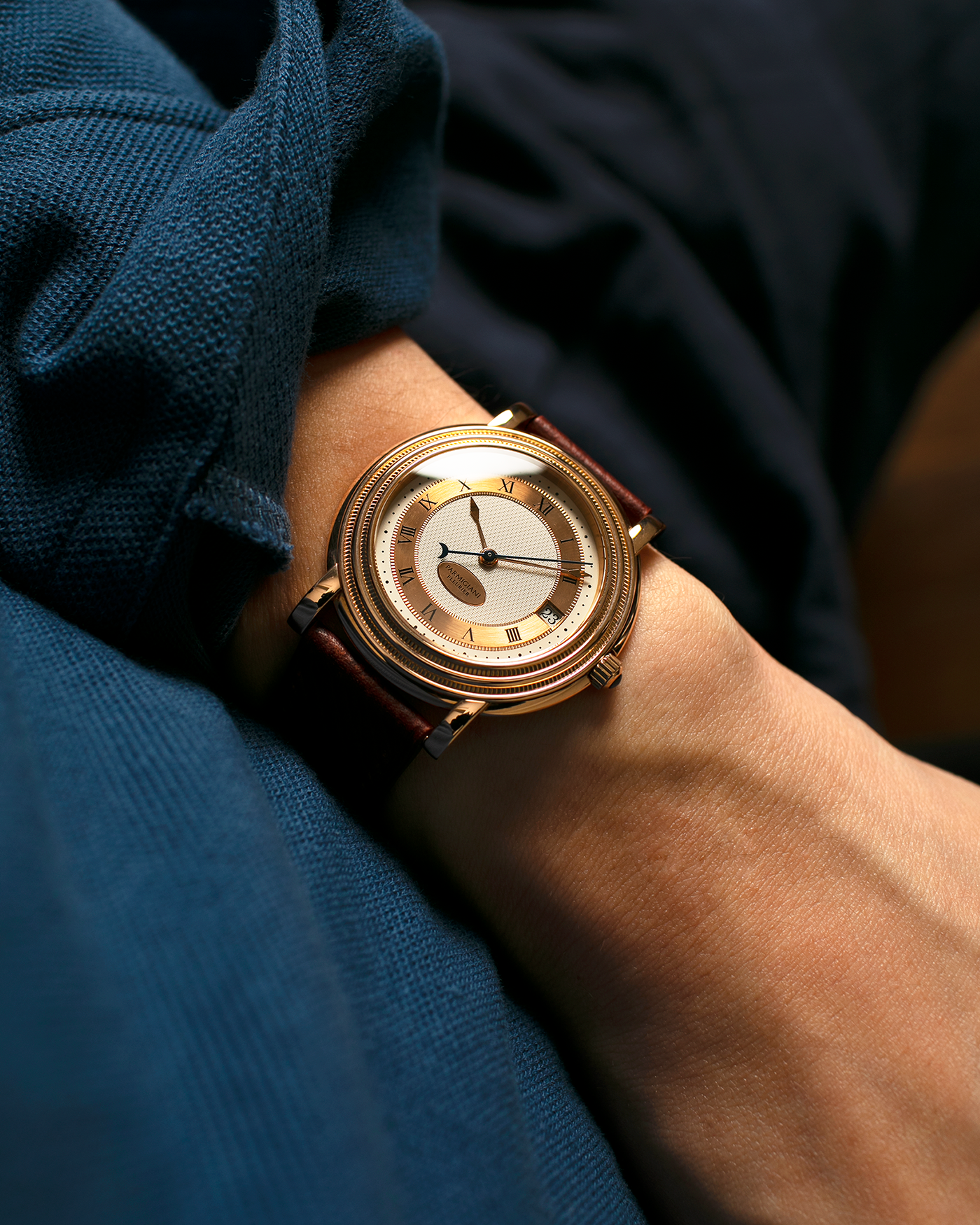 Brand: Parmigiani Fleurier
Year: 1990s
Model: Toric Automatic
Material: 18-carat Rose Gold
Movement: PF Cal. 13301, Self-Winding
Case Dimensions: 40mm x 8mm (Lug-to-Lug 44mm)
Lug Width: 20mm
Strap: Delugs Wine Red Alligator Leather Strap with Signed 18-carat Rose Gold Tang Buckle