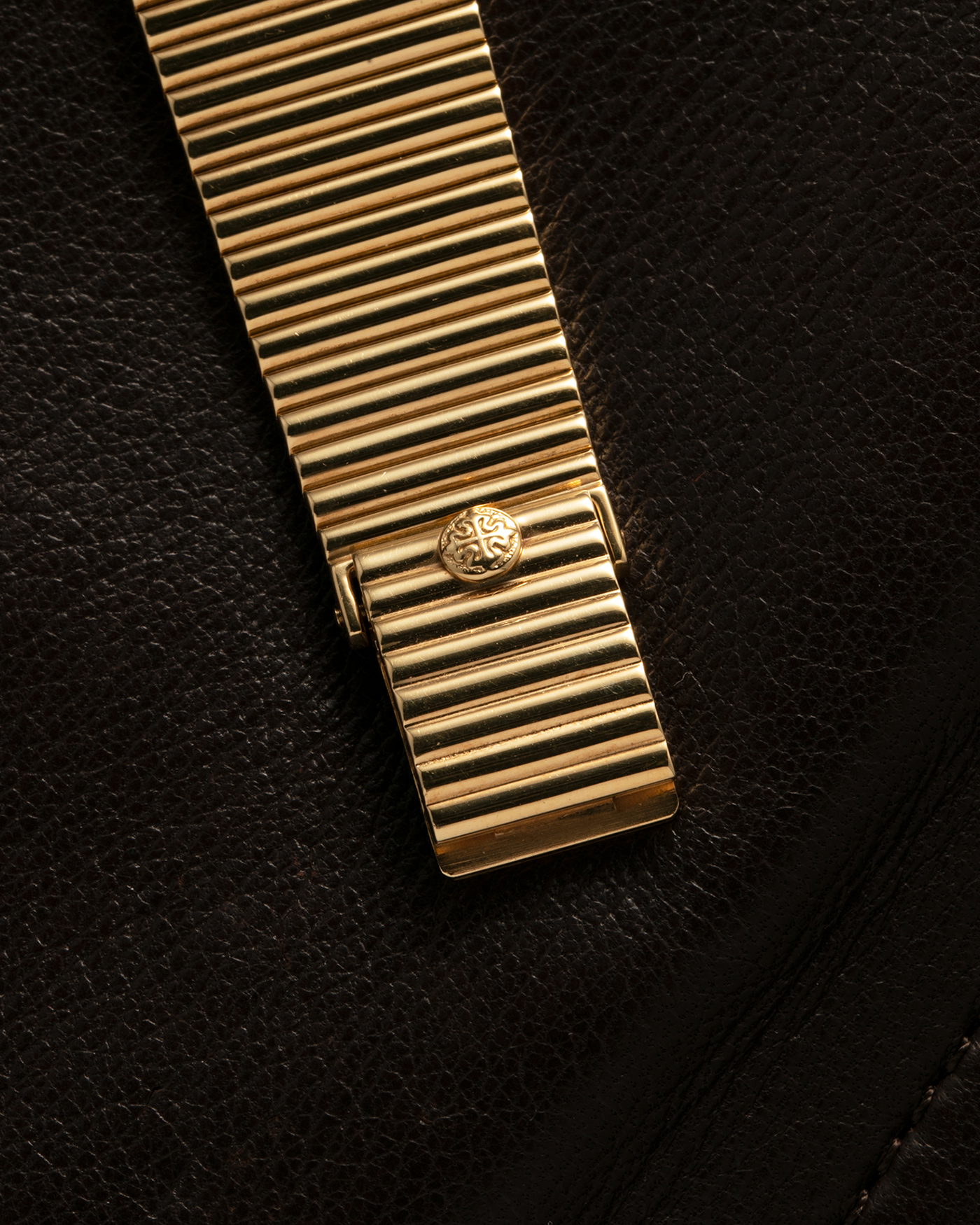 Brand: Patek Philippe
Year: 1976
Model: Gondolo
Reference Number: 3733J
Material: 18-carat Yellow Gold Case, Black Onyx Stone Dial
Movement: Patek Philippe Cal. 215, Manual-Winding
Case Dimensions: 29mm x 33mm (Including Lugs) x 6.5mm
Bracelet: Patek Philippe Ribbed Integrated Bracelet in 18-carat Yellow Gold with Signed Clasp