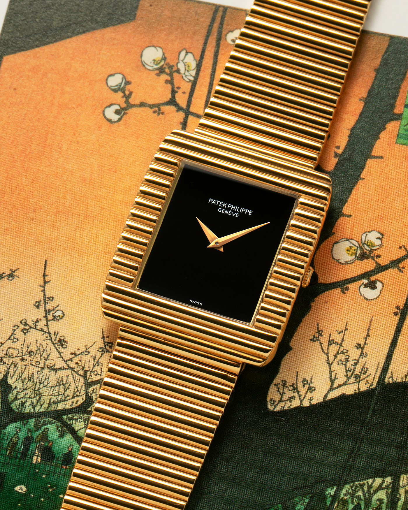 Brand: Patek Philippe
Year: 1976
Model: Gondolo
Reference Number: 3733J
Material: 18-carat Yellow Gold Case, Black Onyx Stone Dial
Movement: Patek Philippe Cal. 215, Manual-Winding
Case Dimensions: 29mm x 33mm (Including Lugs) x 6.5mm
Bracelet: Patek Philippe Ribbed Integrated Bracelet in 18-carat Yellow Gold with Signed Clasp