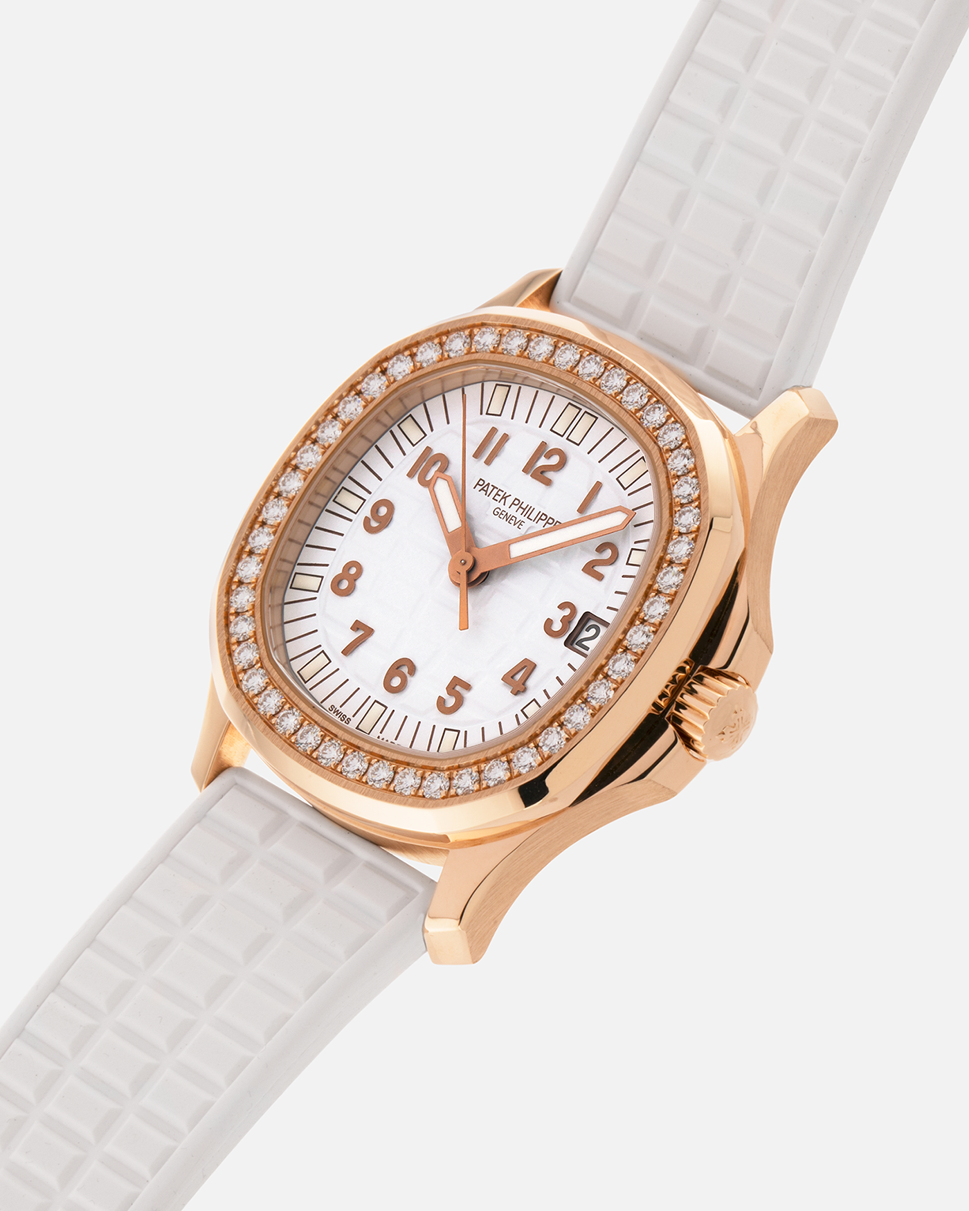 Brand: Patek Philippe
Year: 2015
Model: Aquanaut
Reference Number: 5068R-010
Material: 18k Rose Gold
Movement: Patek Philippe Cal. 324 SC. Self-Winding
Case Dimensions: 35.6mm Diameter 8.5mm Thickness
Strap: Patek Philippe White Rubber Strap and Patek Philippe 18k Rose Gold Deployant Buckle