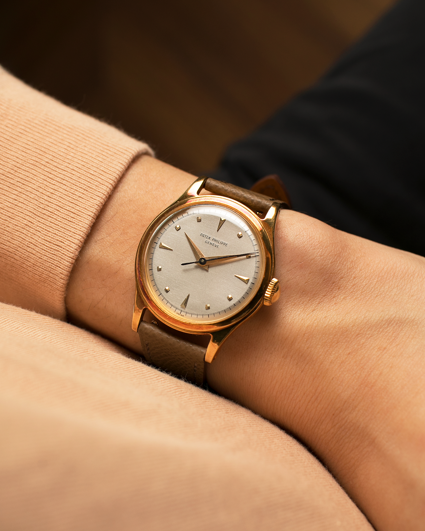 Brand: Patek Philippe Year: 1952 Model: Calatrava Reference: 2508 Material: 18-carat Yellow Gold Movement: Patek Philippe Cal. 27 SC, Manual-Winding Case Dimensions: 35mm x 11mm (Lug-to-Lug 43mm) Lug Width: 18mm Strap: Nostime Taupe Brown Textured Calf Leather Strap