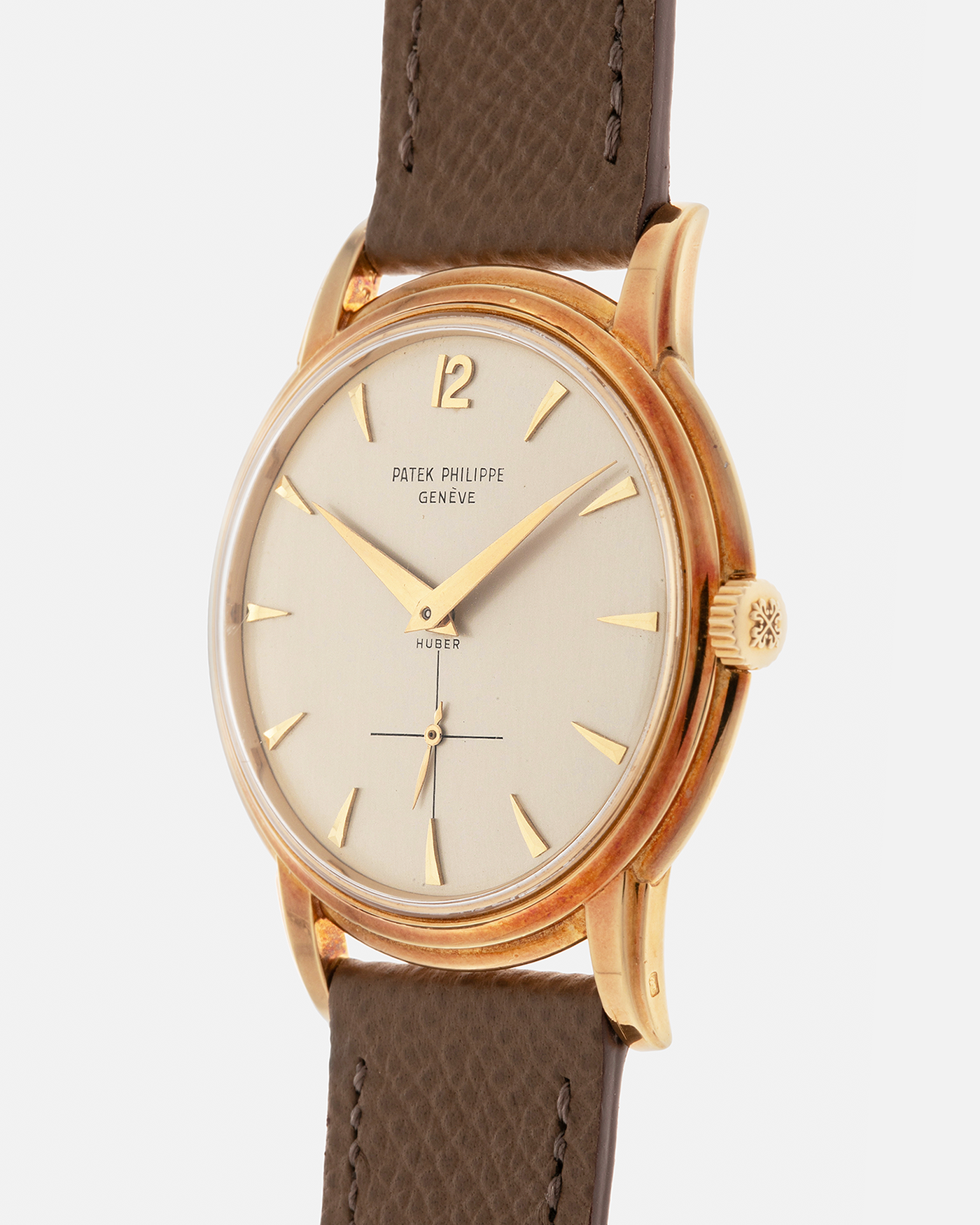 Brand: Patek Philippe
Year: 1957
Model: Calatrava, ‘Huber’ Signed
Reference: 2525
Material: 18-carat Yellow Gold
Movement: Patek Philippe Cal. 10-200, Manual-Winding
Case Dimensions: 36mm x 8.5mm (Lug-to-Lug 42.5mm)
Lug Width: 18mm
Strap: Nostime Taupe Brown Textured Calf Leather Strap