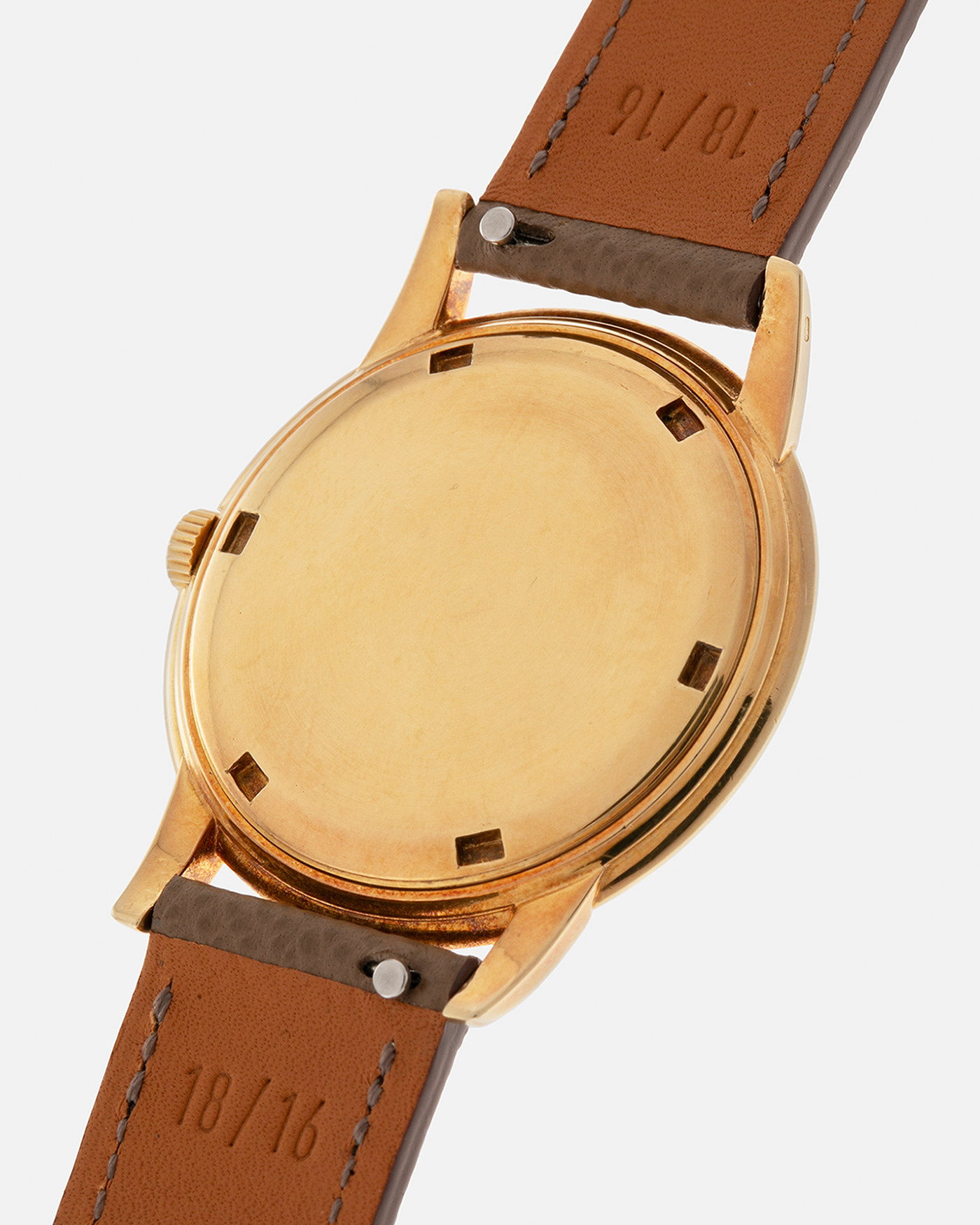 Brand: Patek Philippe
Year: 1957
Model: Calatrava, ‘Huber’ Signed
Reference: 2525
Material: 18-carat Yellow Gold
Movement: Patek Philippe Cal. 10-200, Manual-Winding
Case Dimensions: 36mm x 8.5mm (Lug-to-Lug 42.5mm)
Lug Width: 18mm
Strap: Nostime Taupe Brown Textured Calf Leather Strap