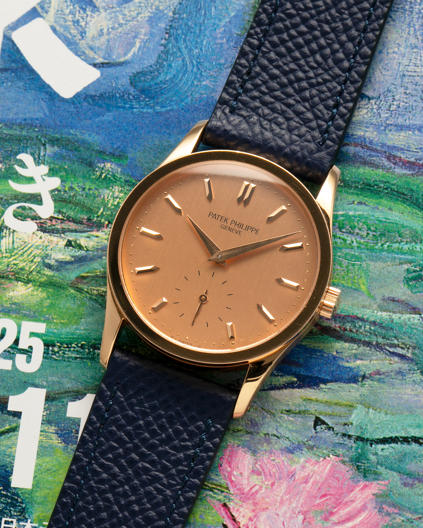 Brand: Patek Philippe
Year: 1993
Model: Calatrava
Reference: 3796R
Material: 18-carat Rose Gold
Movement: Patek Philippe Cal. 215 PS, Manual-Winding
Case Dimensions: 31mm x 7mm (Lug-to-Lug 37mm)
Lug Width: 18mm
Strap: Patek Philippe Black Alligator Leather Strap with Signed 18-carat Rose Gold Tang Buckle, additional Nostime Dark Navy Textured Calf Leather Strap
