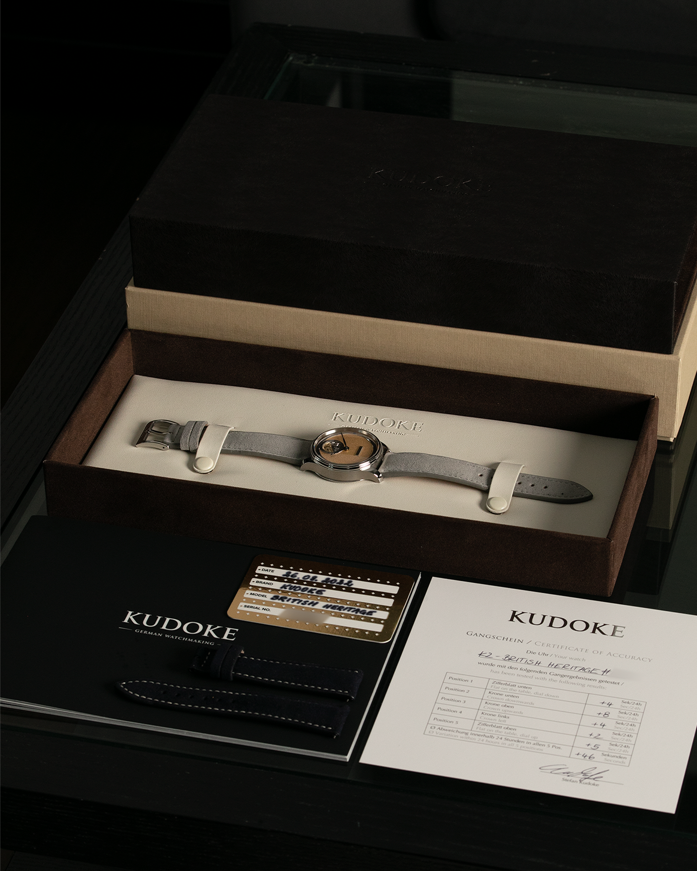 Brand: Kudoke Year: 2022 Model: Kudoke 2 ‘British Heritage’, Limited Edition of 30 pieces Material: Stainless Steel Movement: Kudoke Kaliber 1-24H, Manual-Winding Case Diameter: 39mm Lug Width: 20mm Strap: Kudoke Grey Alcantara Leather Strap with Signed Stainless Steel Tang Buckle, additional Dark Blue Alcantara Leather Strap