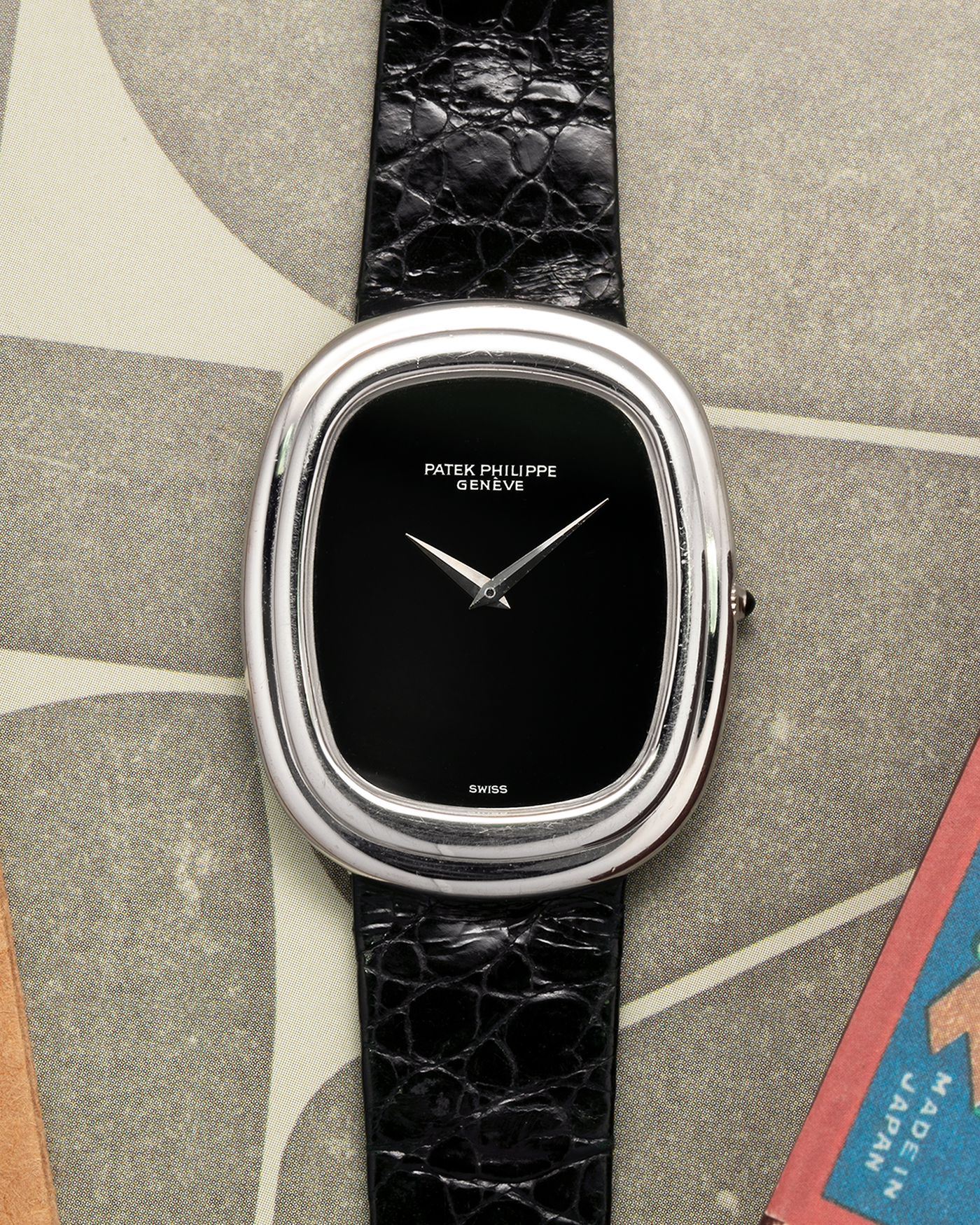Brand: Patek Philippe
Year: 1976
Model: Ellipse
Reference: 3630
Material: 18-carat White Gold
Movement: Patek Philippe Cal. 177, Manual-Winding
Case Dimensions: 39mm x 31mm x 6mm (Lug-to-Lug 38.5mm)
Lug Width: 17mm
Strap: Patek Philippe Alligator Leather Strap with Signed 18-carat White Gold Ellipse Buckle