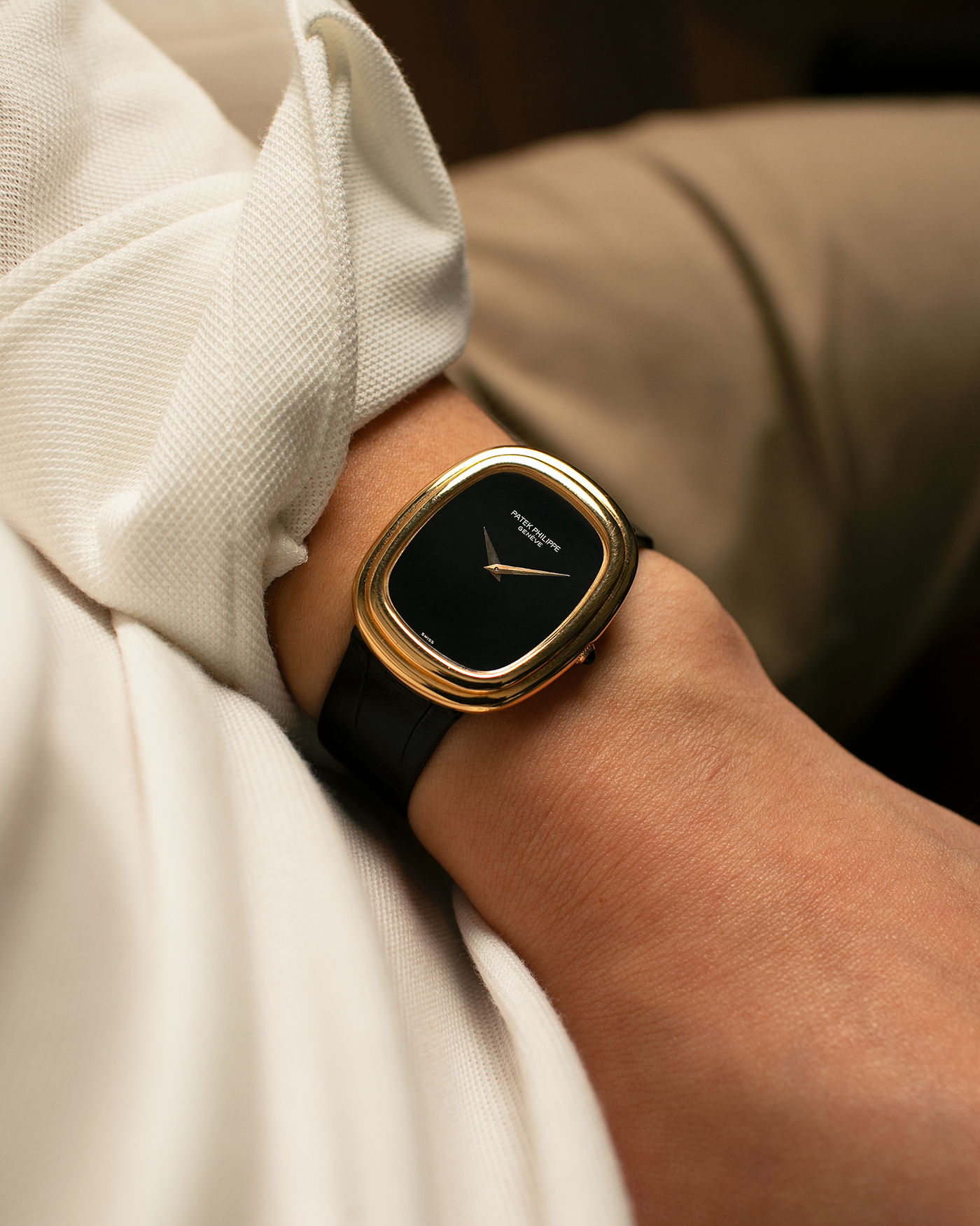 Brand: Patek Philippe
Year: 1977
Model: Ellipse
Reference Number: 3730
Material: 18-carat Yellow Gold Case, Onyx Dial
Movement: Patek Philippe Cal. 215, Manual-Winding
Case Dimensions: 31mm x 6mm (Lug-to-Lug 38.5mm)
Lug Width: 17mm
Strap: Custom Handdn Black Alligator Stitchless Leather Strap with Signed 18-carat Yellow Gold Ellipse Buckle