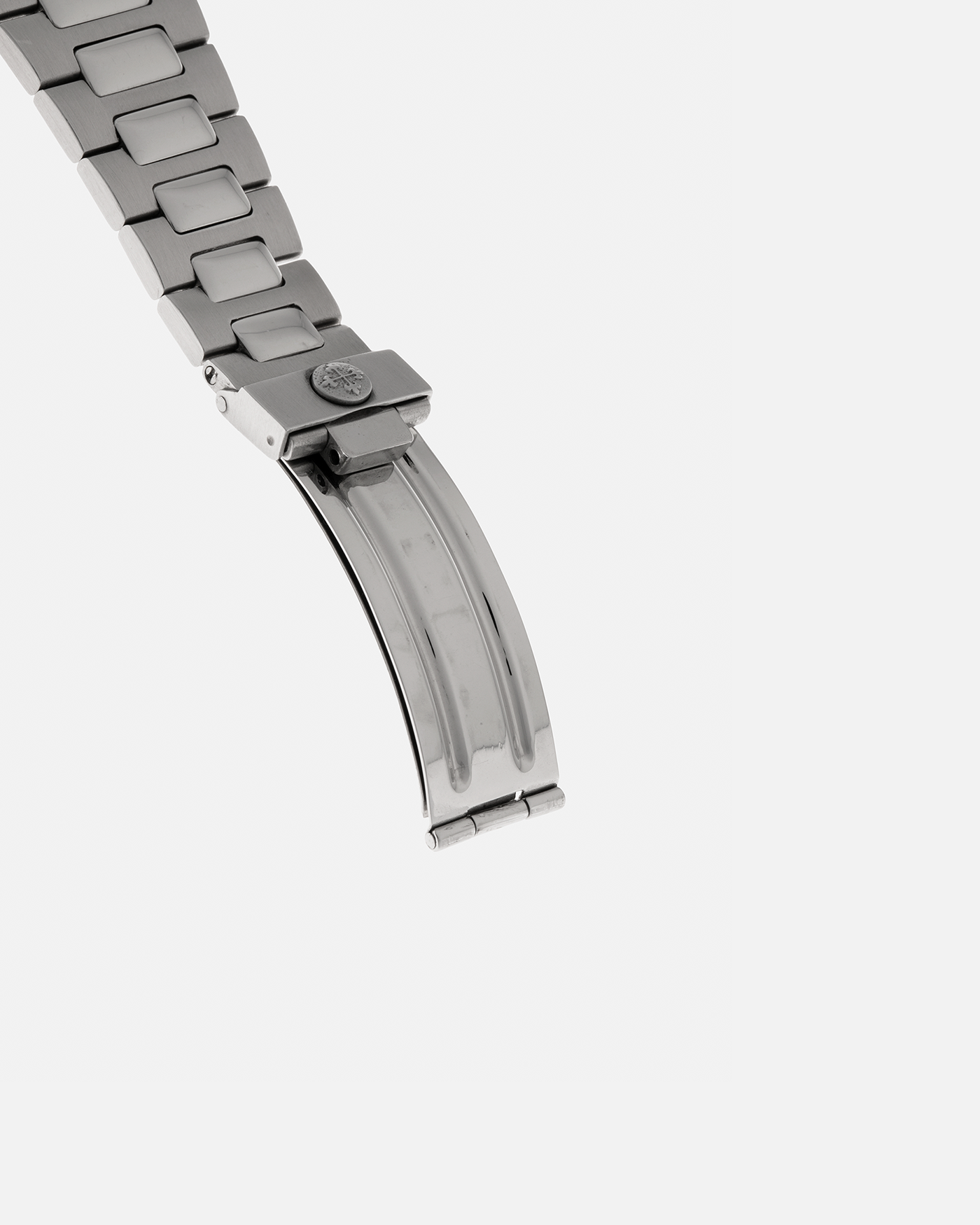 Brand: Patek Philippe
Year: 1983
Model: Nautilus ‘Jumbo’
Reference Number: 3700/11A
Material: Stainless Steel
Movement: Patek Philippe Cal. 28-255C (Jaeger LeCoultre Cal. 920 Based), Self-Winding
Case Dimensions: 40mm x 7.5mm (Ear-to-Ear 42mm)
Bracelet: Patek Philippe Integrated Bracelet in Stainless Steel with Signed Clasp