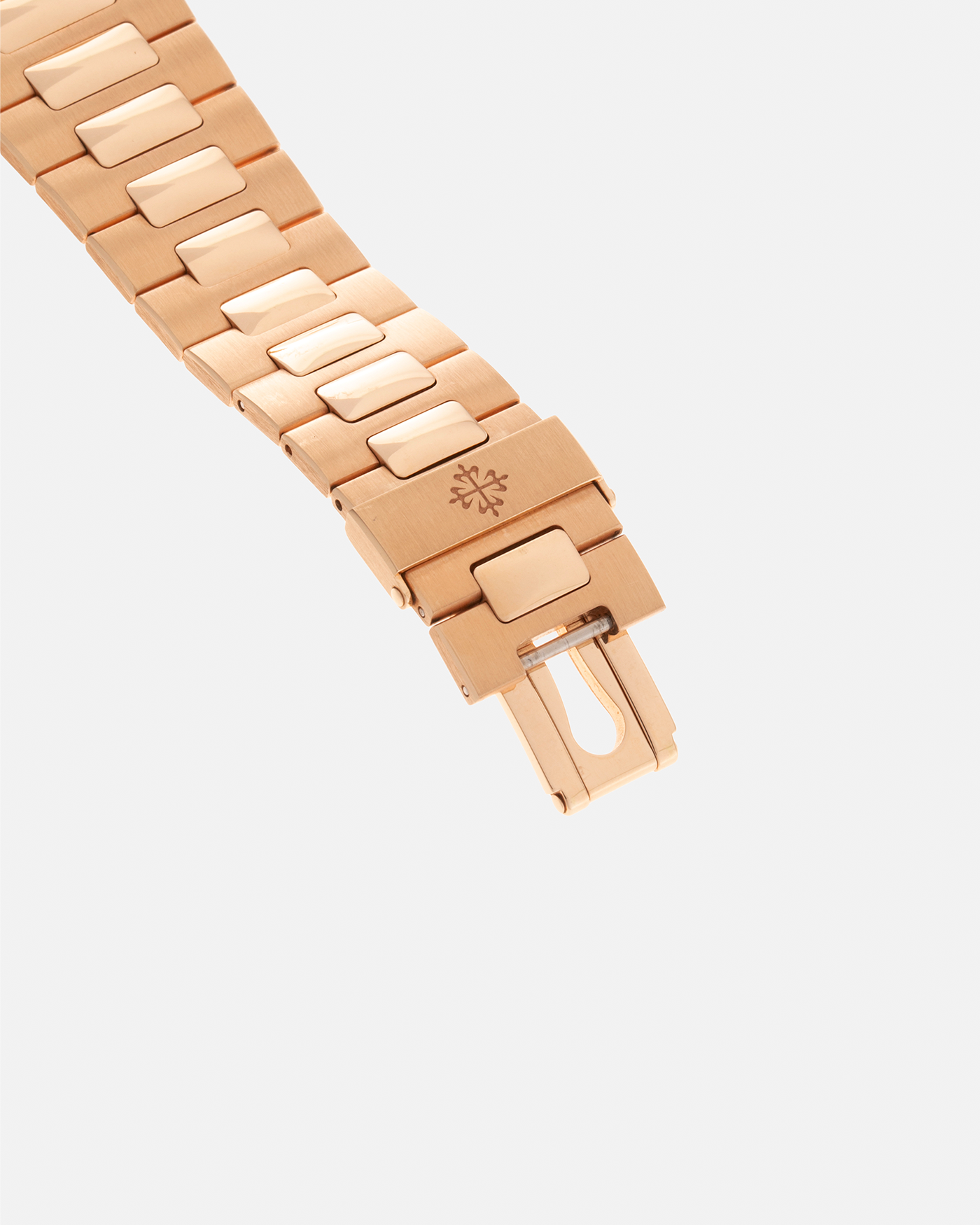 Brand: Patek Philippe Year: 2015 Model: Nautilus Reference Number: 5711R Material: 18-carat Rose Gold Movement: Patek Philippe Cal. 324SC, Self-Winding Case Dimensions: 40mm x 8.6mm Bracelet: Patek Philippe 18-carat Rose Gold Integrated Bracelet
