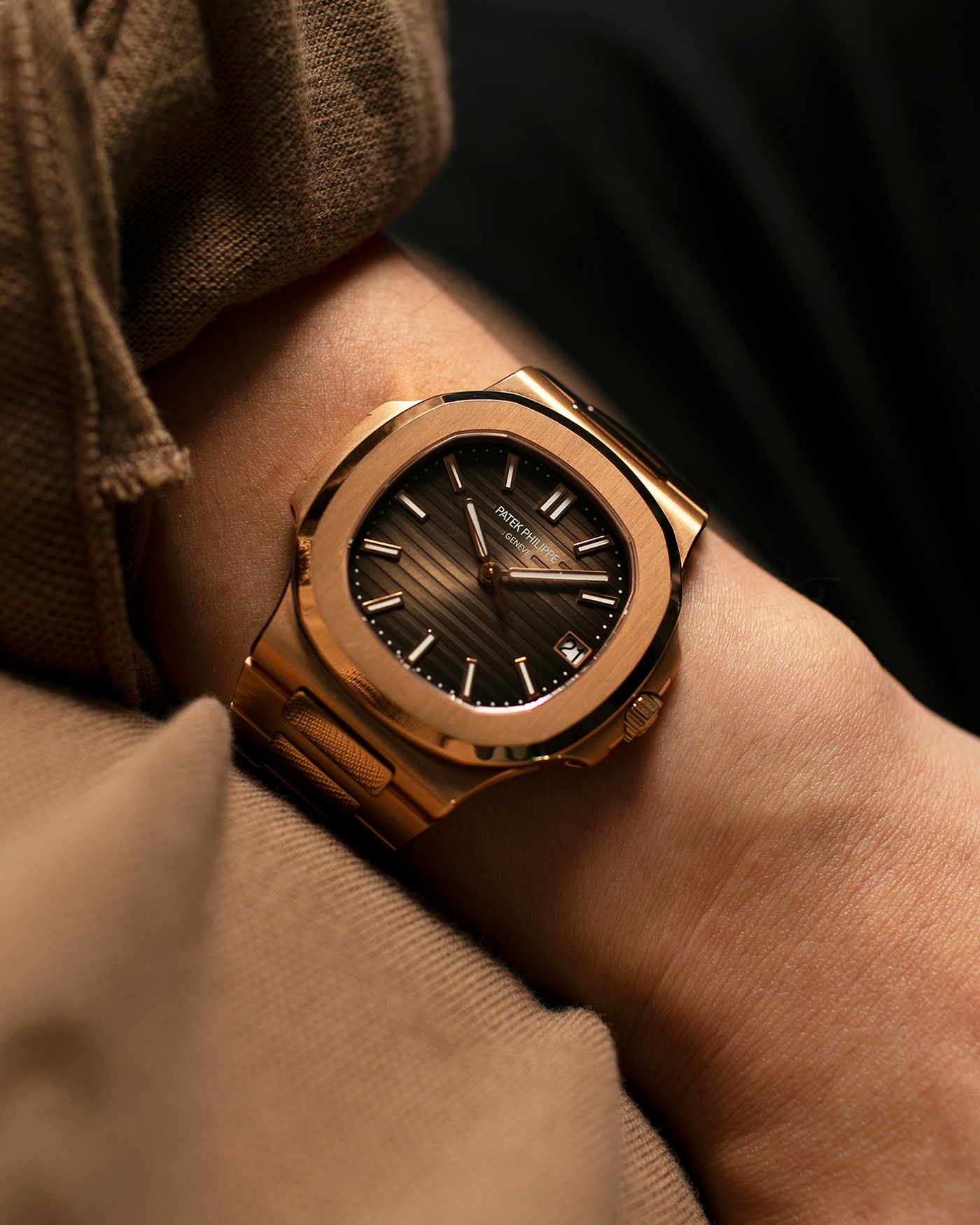 Brand: Patek Philippe Year: 2015 Model: Nautilus Reference Number: 5711R Material: 18-carat Rose Gold Movement: Patek Philippe Cal. 324SC, Self-Winding Case Dimensions: 40mm x 8.6mm Bracelet: Patek Philippe 18-carat Rose Gold Integrated Bracelet