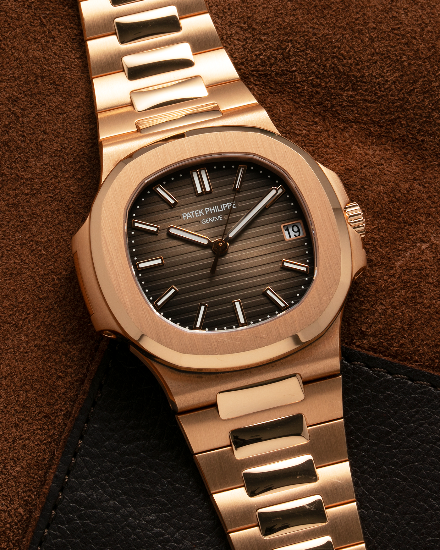 Brand: Patek Philippe Year: 2015 Model: Nautilus Reference Number: 5711R Material: 18-carat Rose Gold Movement: Patek Philippe Cal. 324SC, Self-Winding Case Dimensions: 40mm x 8.6mm Bracelet: Patek Philippe 18-carat Rose Gold Integrated Bracelet