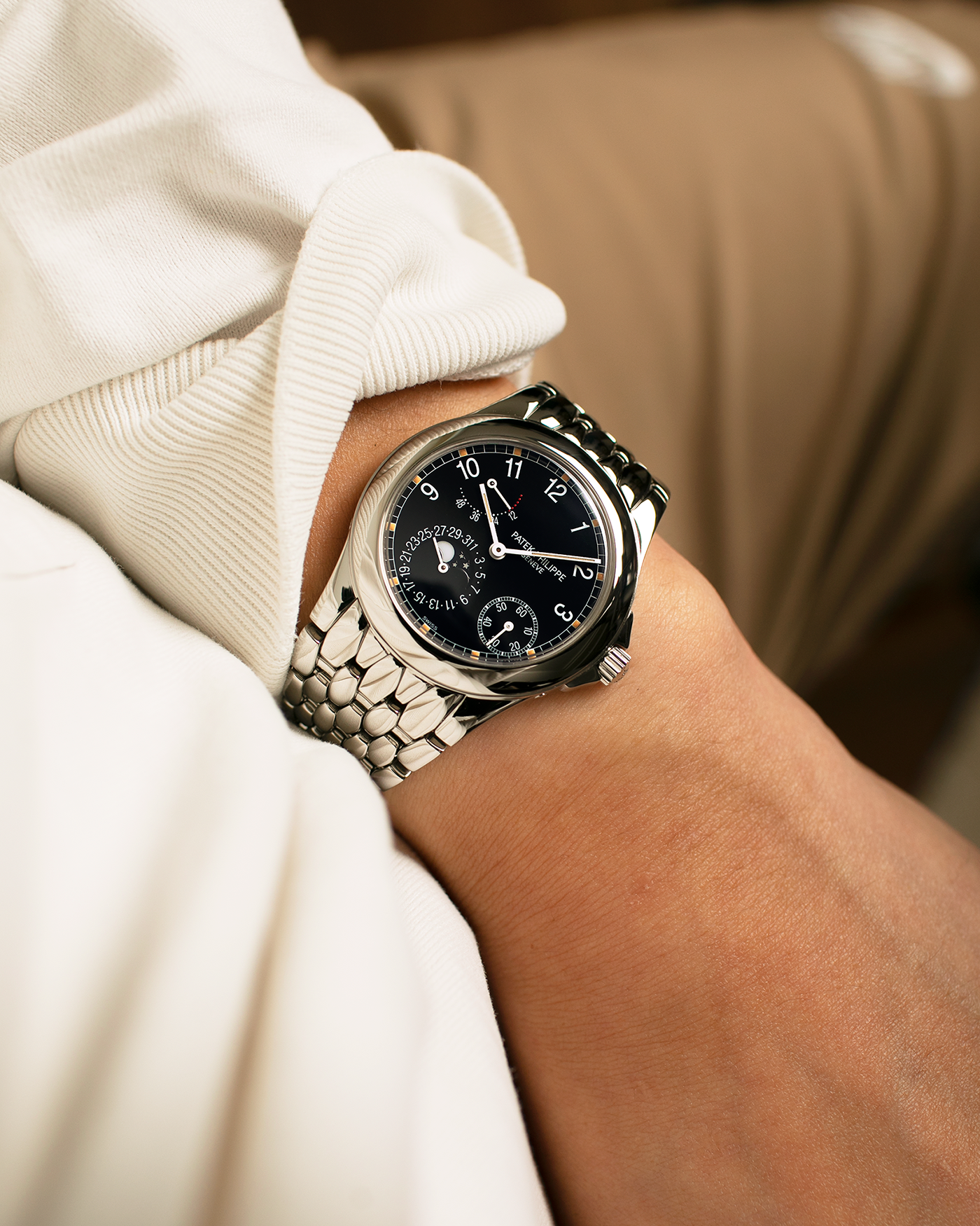 Brand: Patek Philippe
Year: 2001
Reference: 5085A Neptune
Material: Stainless Steel
Movement: Patek Philippe Cal. 240/164 PS IRM C LU, Self-Winding Micro-Rotor
Case Dimensions: 37mm x 10mm (Lug-to-Lug 43.5mm)
Bracelet: Patek Philippe Stainless Steel Multi-Link Fish-Scale Bracelet with Double-Folding Clasp