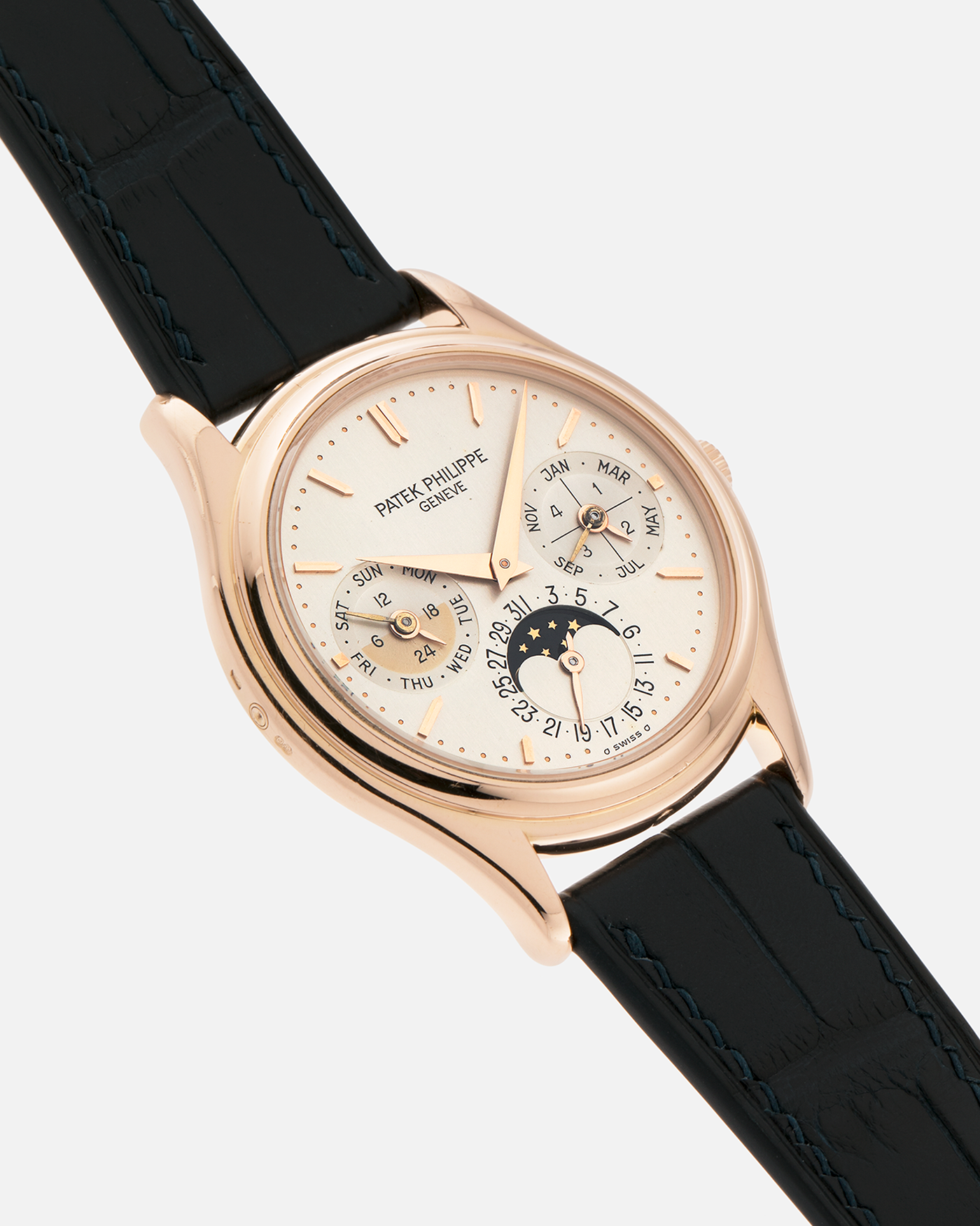 Brand: Patek Philippe
Year Manufactured: 1995
Year Sold: 1996
Reference Number: 3940R
Material: 18k Rose Gold
Movement: Patek Philippe Cal. 240Q, Self-Winding Micro-Rotor
Case Dimensions: 36mm Diameter 8.5mm Thickness
Lug Width: 18mm
Strap: Dark Blue Handdn Alligator Strap with Patek Philippe 18k Rose Gold Tang Buckle and Additional Patek Philippe Black Alligator Leather Strap
