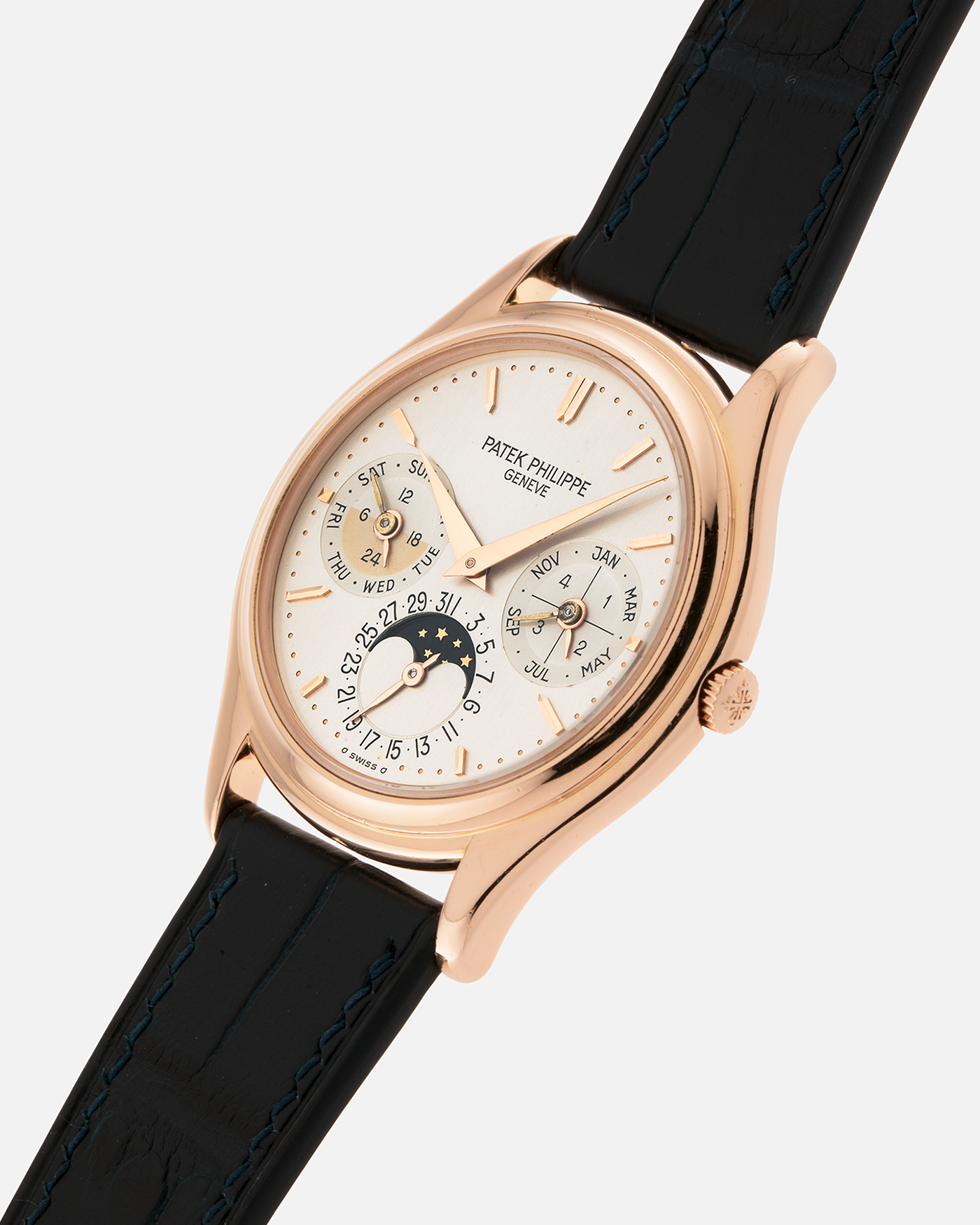 Brand: Patek Philippe
Year Manufactured: 1995
Year Sold: 1996
Reference Number: 3940R
Material: 18k Rose Gold
Movement: Patek Philippe Cal. 240Q, Self-Winding Micro-Rotor
Case Dimensions: 36mm Diameter 8.5mm Thickness
Lug Width: 18mm
Strap: Dark Blue Handdn Alligator Strap with Patek Philippe 18k Rose Gold Tang Buckle and Additional Patek Philippe Black Alligator Leather Strap