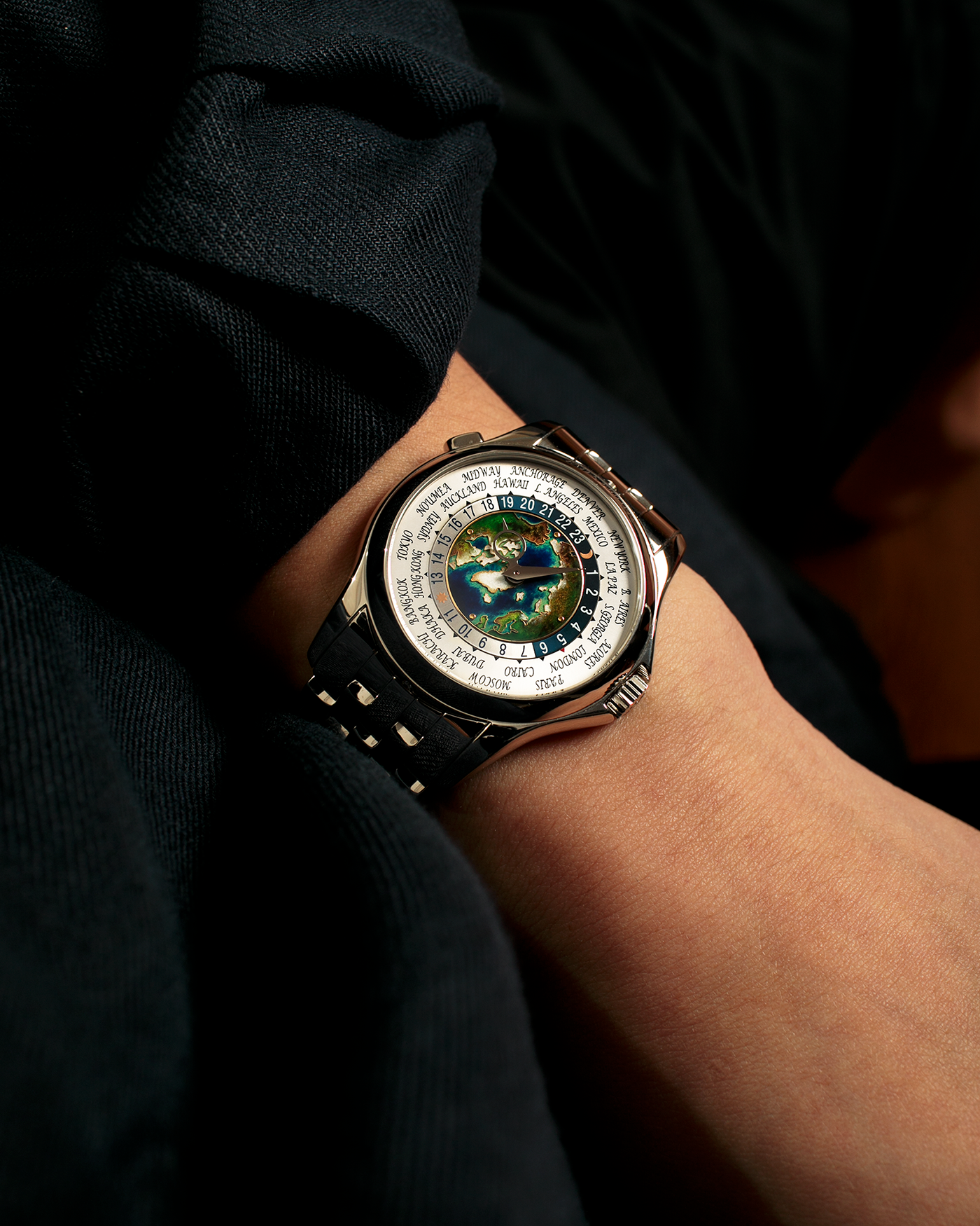 Brand: Patek Philippe
Year: 2021
Model: World Time ‘Cloisonné Enamel Dial’
Reference Number: 5131P
Material: Platinum 950
Movement: Patek Philippe Cal. 240 HU Micro Rotor, Self-Winding
Case Dimensions: 39.5mm x 10.6mm (48.5mm Lug-to-Lug)
Lug Width: 22mm
Bracelet: Patek Philippe Bracelet in Platinum 950 with Signed Integrated Double Deployant Folding Clasp