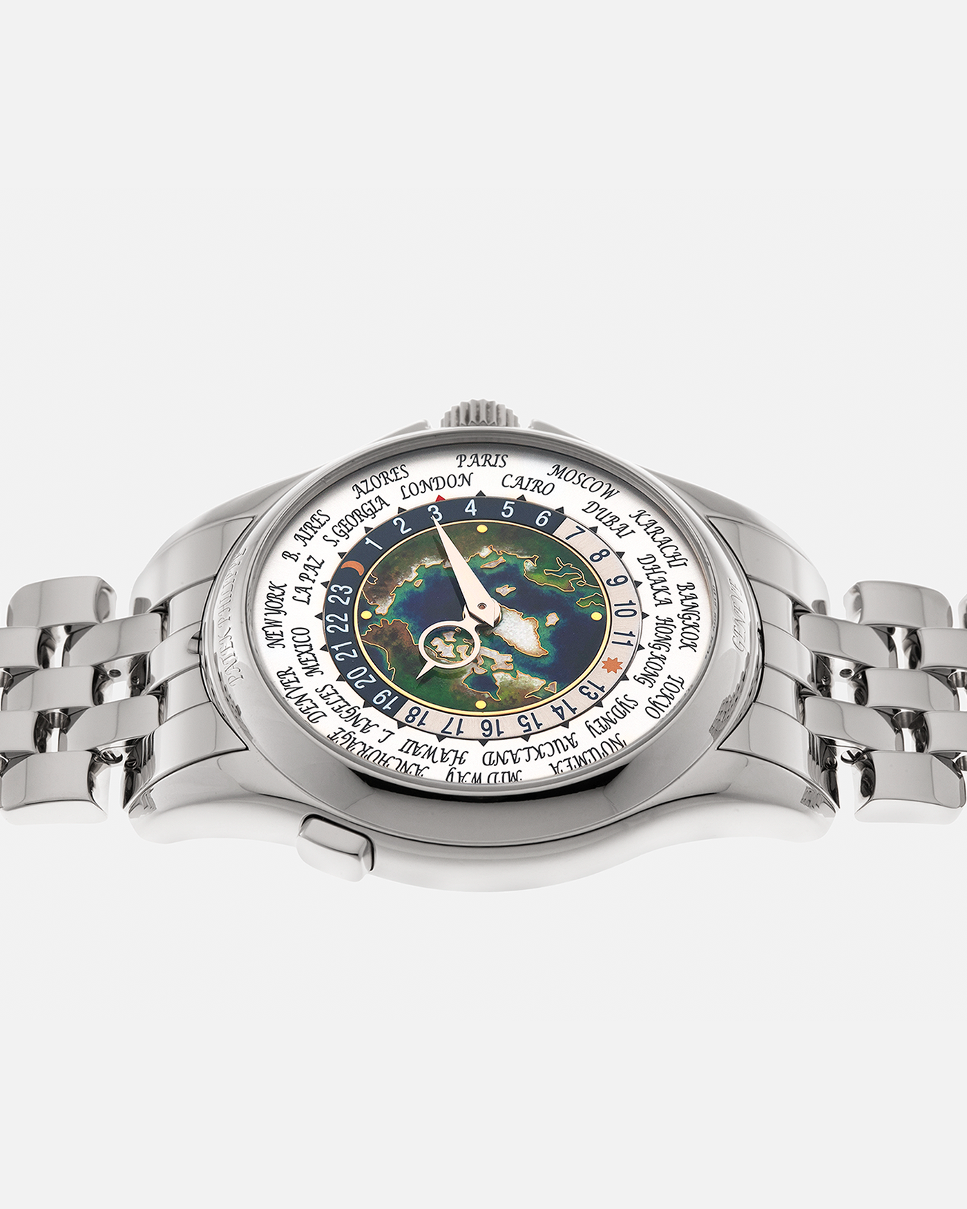 Brand: Patek Philippe
Year: 2021
Model: World Time ‘Cloisonné Enamel Dial’
Reference Number: 5131P
Material: Platinum 950
Movement: Patek Philippe Cal. 240 HU Micro Rotor, Self-Winding
Movement Number: 734XXXX
Case Dimensions: 39.5mm x 10.6mm (48.5mm Lug-to-Lug)
Lug Width: 22mm
Bracelet: Patek Philippe C623BBP Bracelet in Platinum 950 with Signed Integrated Double Deployant Folding Clasp