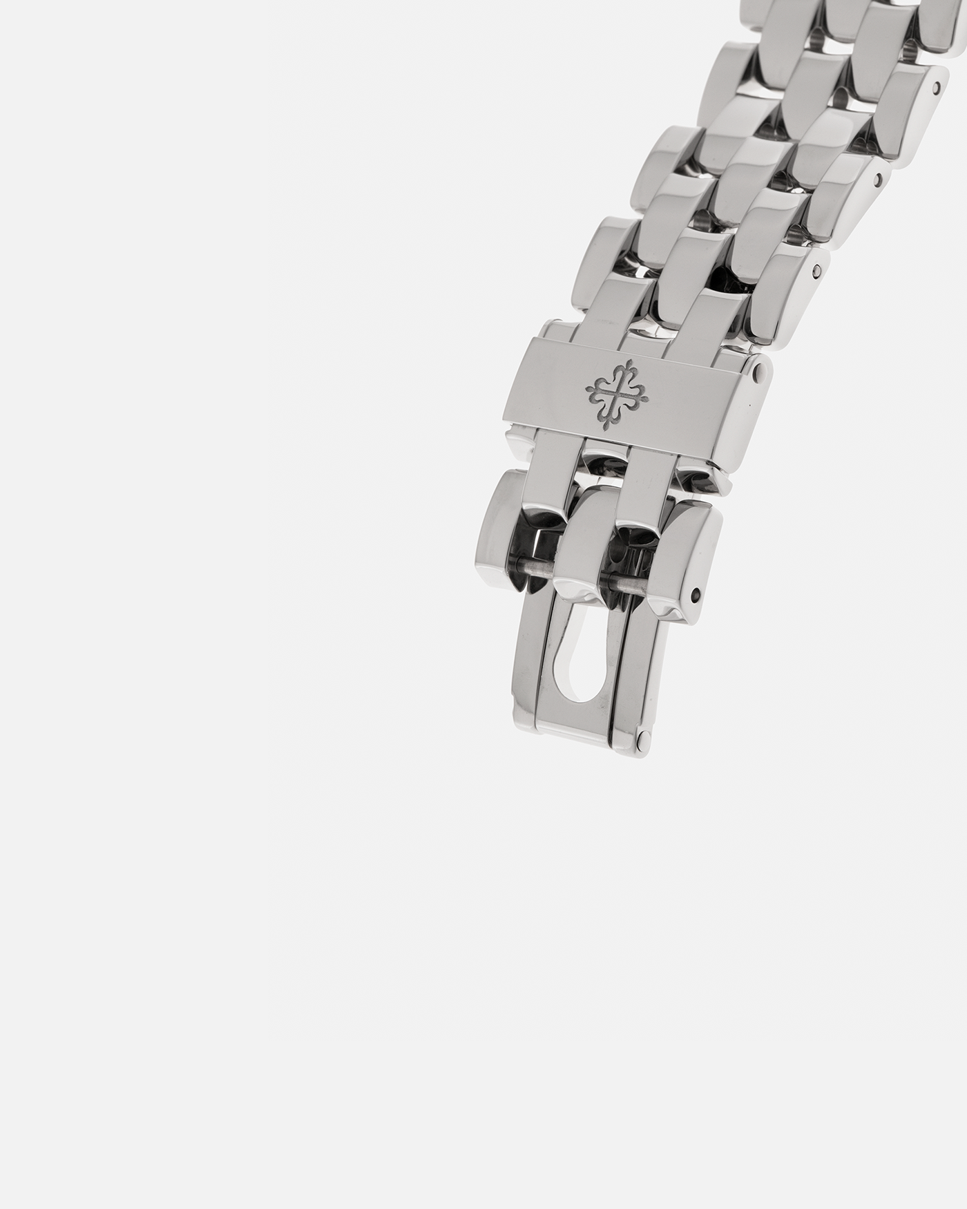 Brand: Patek Philippe
Year: 2021
Model: World Time ‘Cloisonné Enamel Dial’
Reference Number: 5131P
Material: Platinum 950
Movement: Patek Philippe Cal. 240 HU Micro Rotor, Self-Winding
Movement Number: 734XXXX
Case Dimensions: 39.5mm x 10.6mm (48.5mm Lug-to-Lug)
Lug Width: 22mm
Bracelet: Patek Philippe C623BBP Bracelet in Platinum 950 with Signed Integrated Double Deployant Folding Clasp