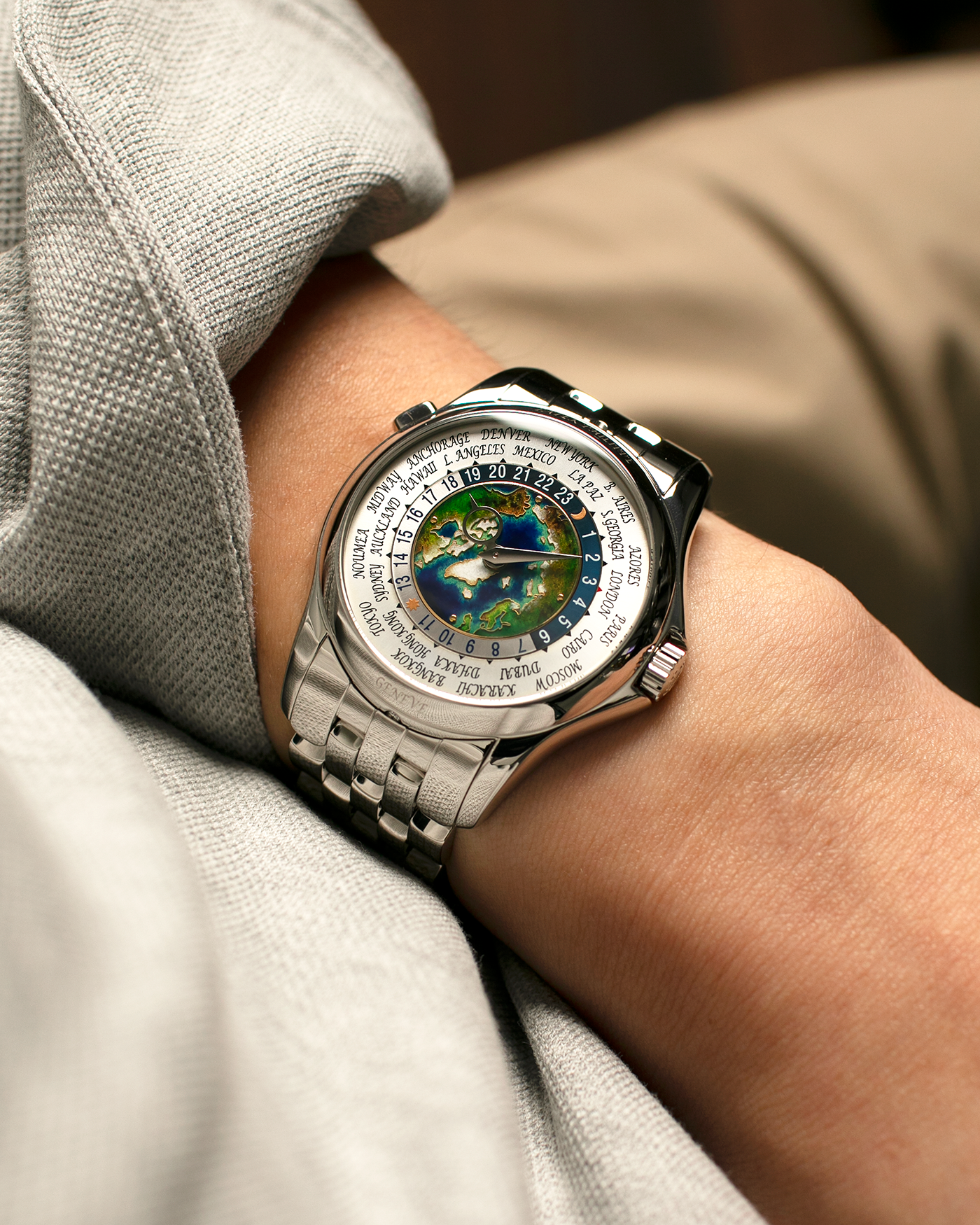 Brand: Patek Philippe
Year: 2021
Model: World Time ‘Cloisonné Enamel Dial’
Reference Number: 5131P
Material: Platinum 950
Movement: Patek Philippe Cal. 240 HU Micro Rotor, Self-Winding
Movement Number: 734XXXX
Case Dimensions: 39.5mm x 10.6mm (48.5mm Lug-to-Lug)
Lug Width: 22mm
Bracelet: Patek Philippe C623BBP Bracelet in Platinum 950 with Signed Integrated Double Deployant Folding Clasp