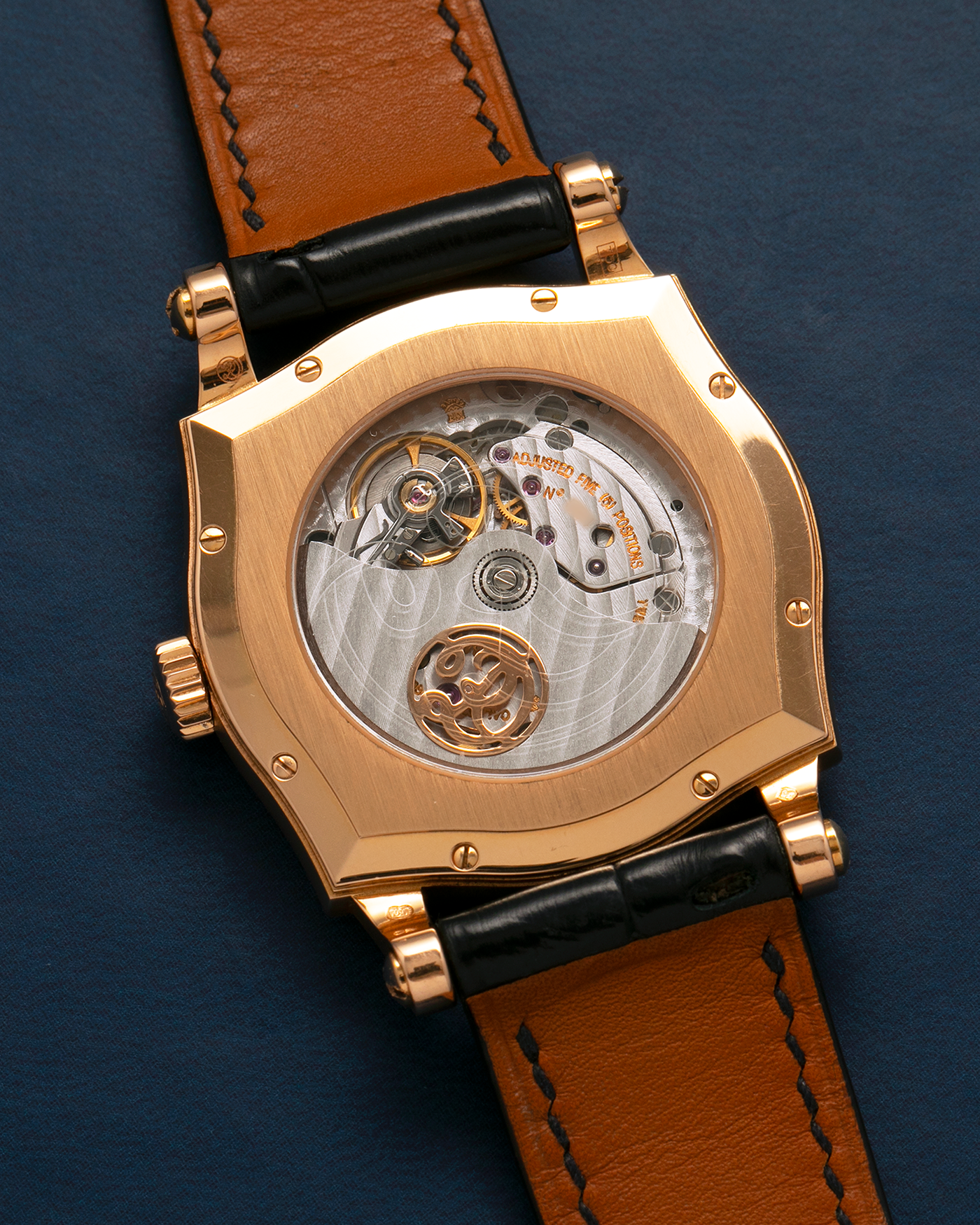 Brand: Roger Dubuis
Year: 2000s
Model: Sympathie 37 ‘Breguet Numerals’, Limited to 28 Pieces
Reference: S37.57.5
Material: 18-carat Rose Gold
Movement: Roger Dubuis Cal. RD 57, Self-Winding
Case Dimensions: 37mm x 8.5mm (Lug-to-Lug 46.5mm)
Lug Width: 20mm
Strap: Generic Unnamed Black Calf Leather Strap with Signed 18-carat Rose Gold Tang Buckle