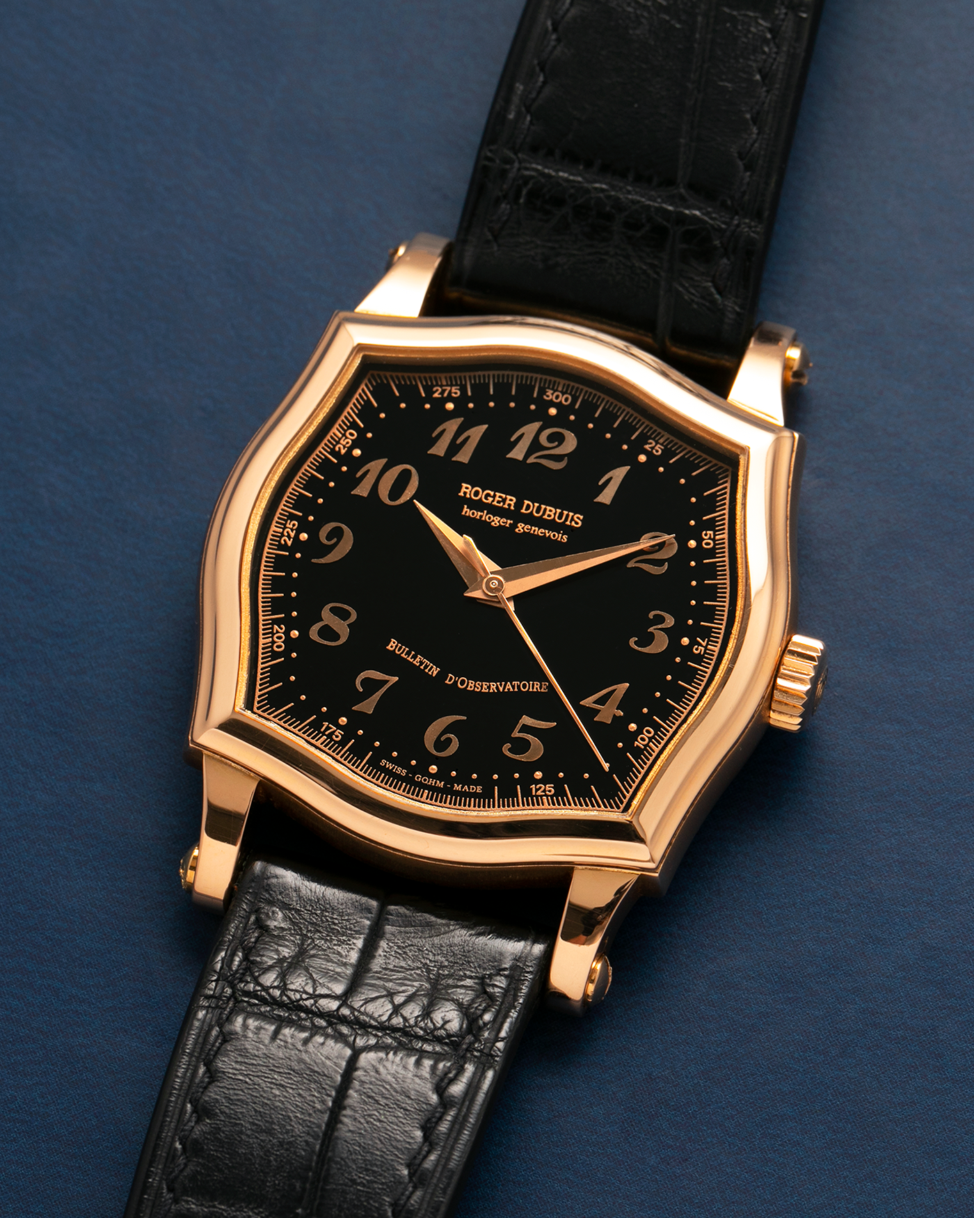 Brand: Roger Dubuis
Year: 2000s
Model: Sympathie 37 ‘Breguet Numerals’, Limited to 28 Pieces
Reference: S37.57.5
Material: 18-carat Rose Gold
Movement: Roger Dubuis Cal. RD 57, Self-Winding
Case Dimensions: 37mm x 8.5mm (Lug-to-Lug 46.5mm)
Lug Width: 20mm
Strap: Generic Unnamed Black Calf Leather Strap with Signed 18-carat Rose Gold Tang Buckle