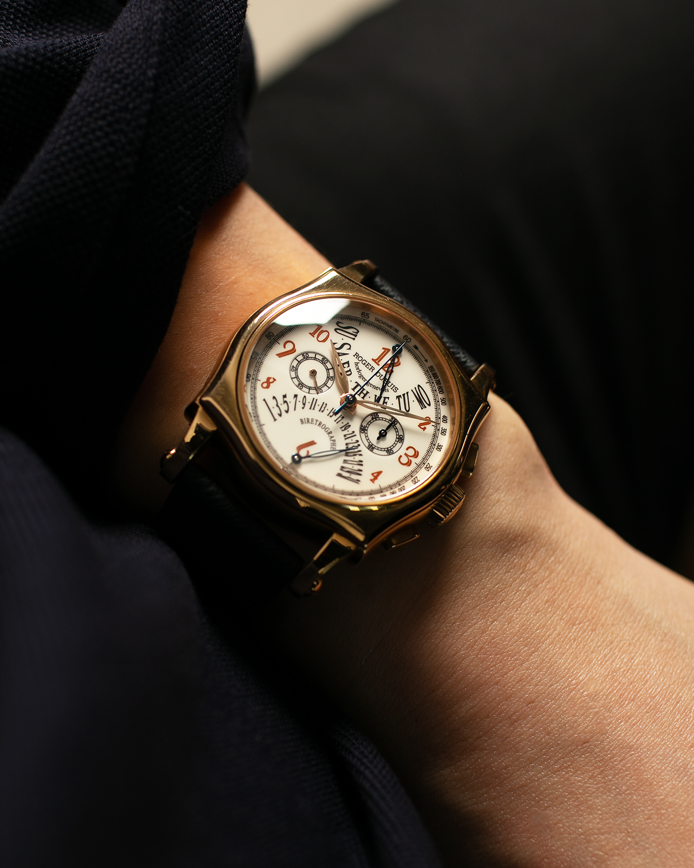 Brand: Roger Dubuis Year: 2000’s Model: Sympathie 40 Biretrograde Chronograph Material: 18-carat Yellow Gold Movement: Roger Dubuis Cal. RD 5630 (Based on the Lemania Cal. 2310), Manual-Winding Case Diameter: 40mm Strap: Molequin Navy Blue Textured Calf Leather Strap with Signed 18-carat Yellow Gold Roger Dubuis Tang Buckle