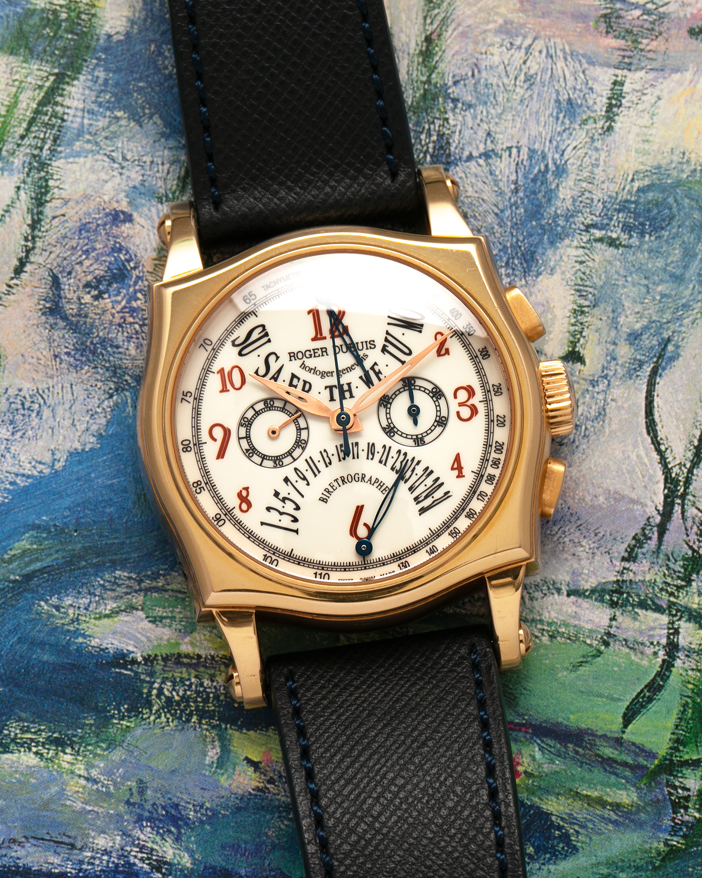 Brand: Roger Dubuis Year: 2000’s Model: Sympathie 40 Biretrograde Chronograph Material: 18-carat Yellow Gold Movement: Roger Dubuis Cal. RD 5630 (Based on the Lemania Cal. 2310), Manual-Winding Case Diameter: 40mm Strap: Molequin Navy Blue Textured Calf Leather Strap with Signed 18-carat Yellow Gold Roger Dubuis Tang Buckle