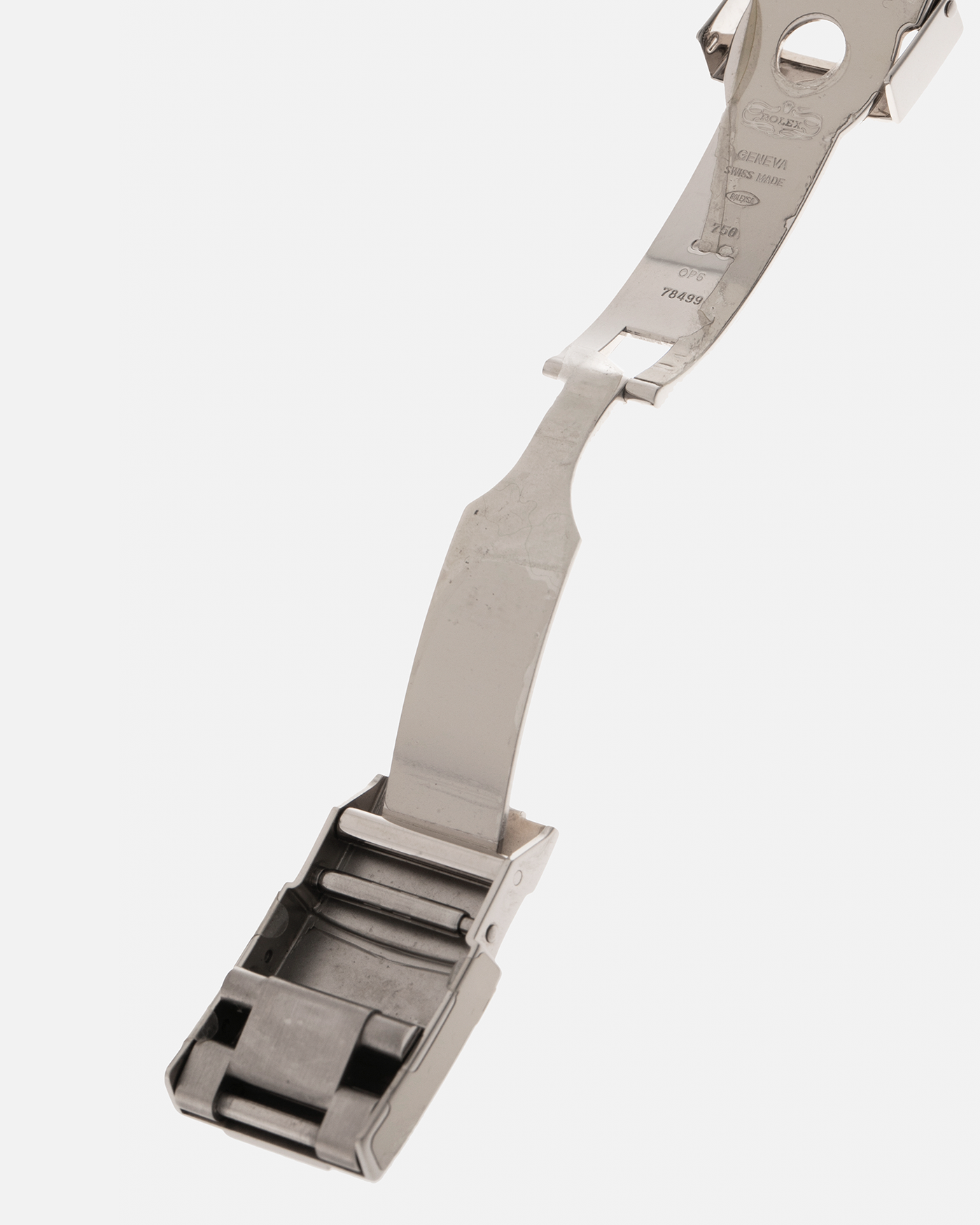 Brand: Rolex
Year: 2007
Model: Cosmograph Daytona
Reference: 116509
Material: 18-carat White Gold Case, Black Tahitian Mother-of-Pearl Dial
Movement: Rolex Cal. 4130, Self-Winding
Case Dimensions: 40mm x 12.4mm (47.6mm Lug-to-Lug)
Lug Width: 20mm
Bracelet: Rolex 78499 Oyster Bracelet in 18-carat White Gold with Signed Oysterlock Clasp