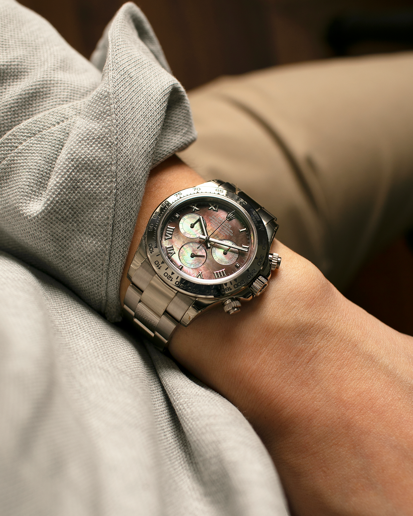 Brand: Rolex
Year: 2007
Model: Cosmograph Daytona
Reference: 116509
Material: 18-carat White Gold Case, Black Tahitian Mother-of-Pearl Dial
Movement: Rolex Cal. 4130, Self-Winding
Case Dimensions: 40mm x 12.4mm (47.6mm Lug-to-Lug)
Lug Width: 20mm
Bracelet: Rolex 78499 Oyster Bracelet in 18-carat White Gold with Signed Oysterlock Clasp