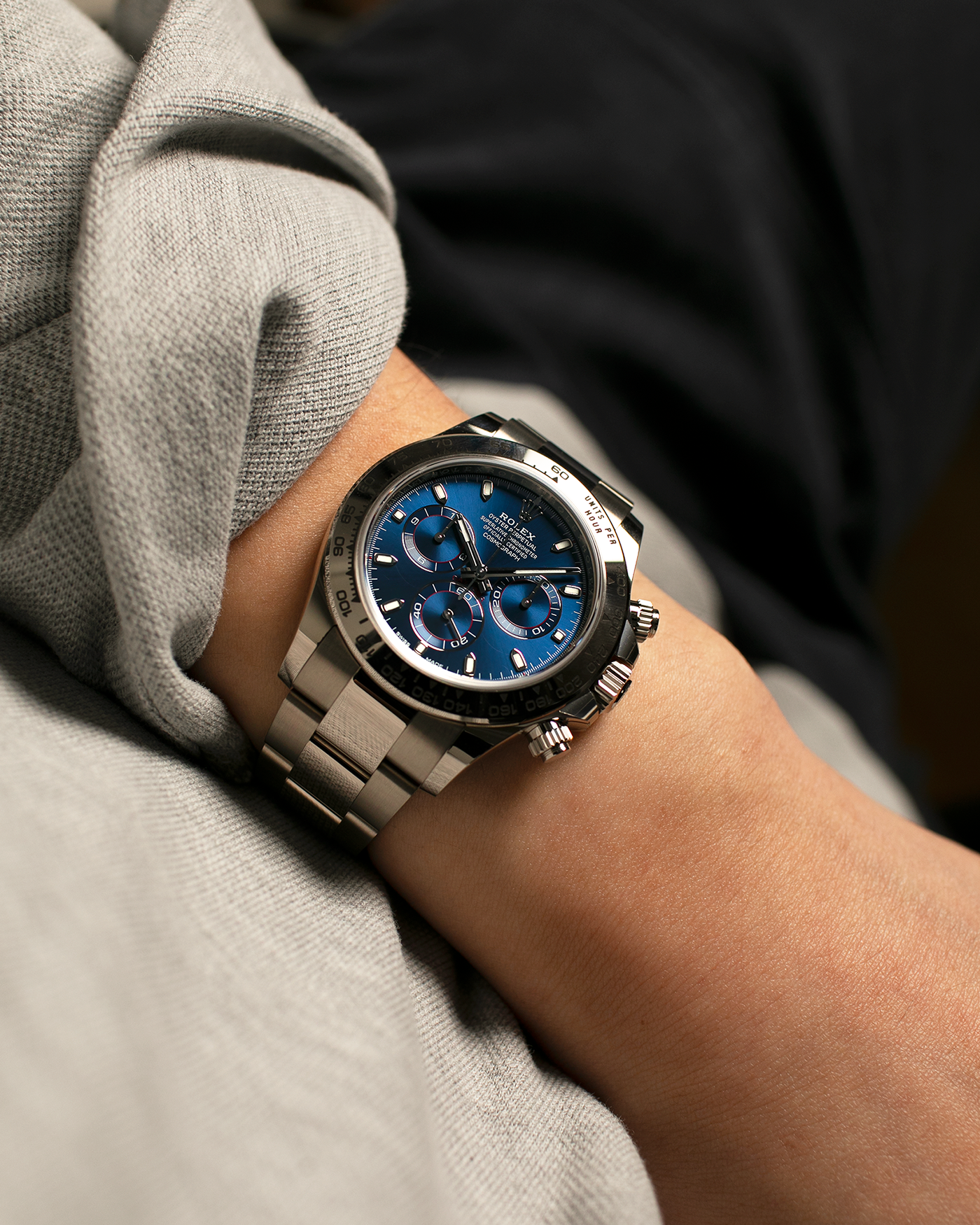 Brand: Rolex
Year: 2020
Model: Cosmograph Daytona
Reference: 116509
Material: 18-carat White Gold
Movement: Rolex Cal. 4130, Self-Winding
Case Dimensions: 40mm x 12.4mm (47.6mm Lug-to-Lug)
Lug Width: 20mm
Bracelet: Rolex Oyster Bracelet in 18-carat White Gold with Signed Oysterlock Clasp