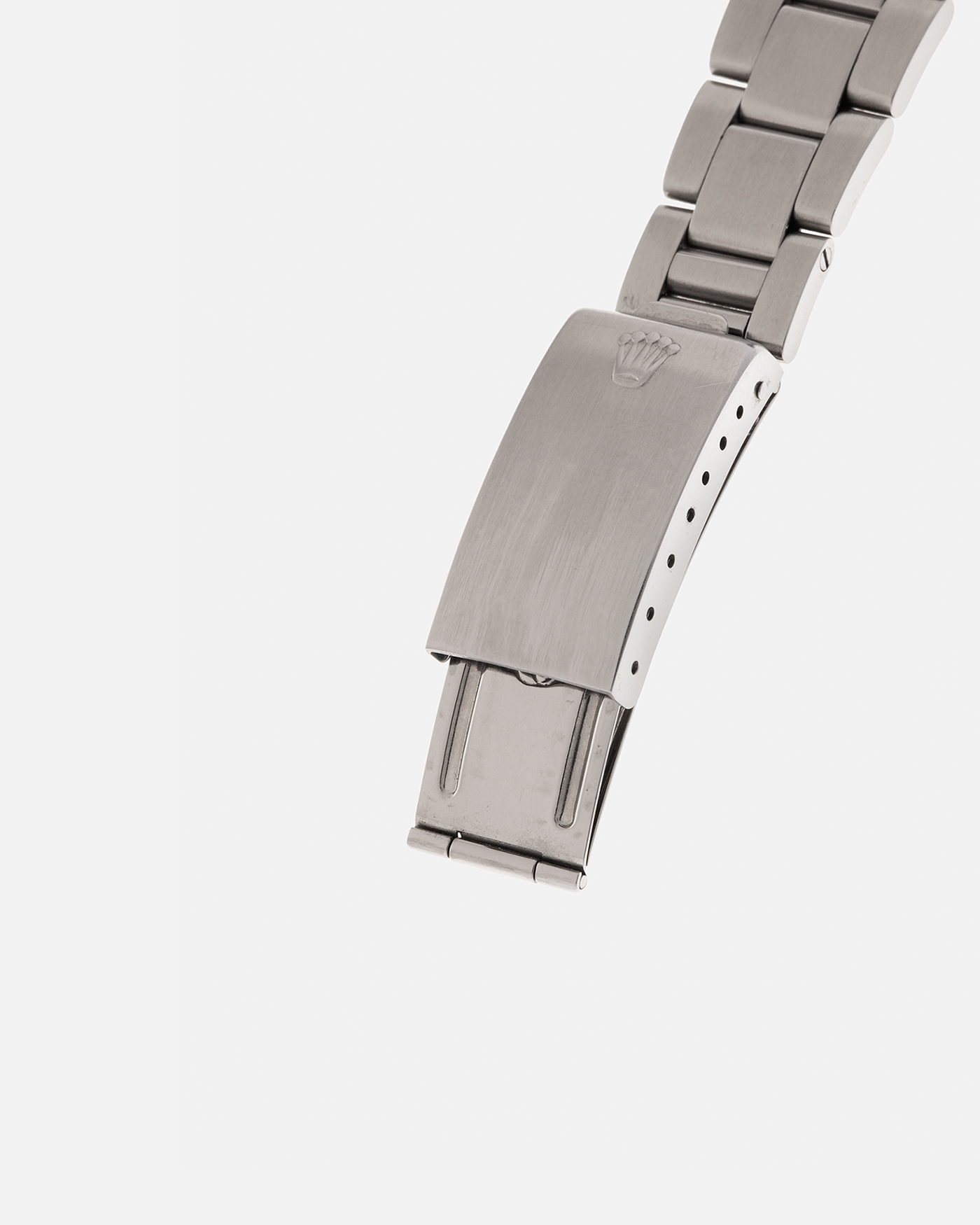 Brand: Rolex
Year: 1979
Model: Cosmograph Daytona ‘Big Red’
Serial Number: 584XXXX
Reference Number: 6263
Material: Stainless Steel
Movement: Rolex-Signed Valjoux Cal. 727, Manual-Winding
Case Dimensions: 37.5mm x 13.5mm (Lug-to-Lug 45mm)
Lug Width: 19mm
Bracelet: Rolex 78350 Solid Link Oyster Bracelet in Stainless Steel with Signed Clasp