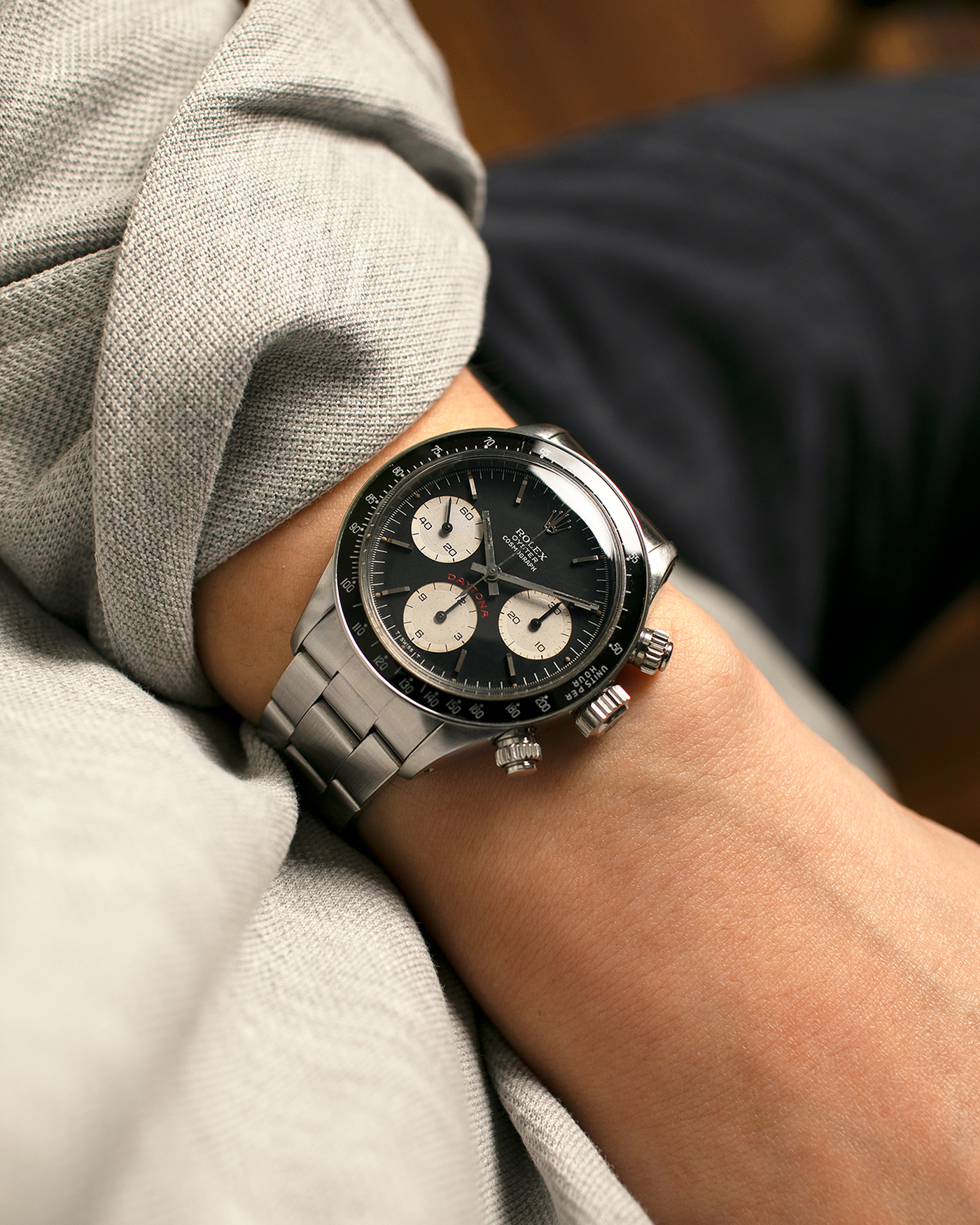 Brand: Rolex
Year: 1979
Model: Cosmograph Daytona ‘Big Red’
Serial Number: 584XXXX
Reference Number: 6263
Material: Stainless Steel
Movement: Rolex-Signed Valjoux Cal. 727, Manual-Winding
Case Dimensions: 37.5mm x 13.5mm (Lug-to-Lug 45mm)
Lug Width: 19mm
Bracelet: Rolex 78350 Solid Link Oyster Bracelet in Stainless Steel with Signed Clasp