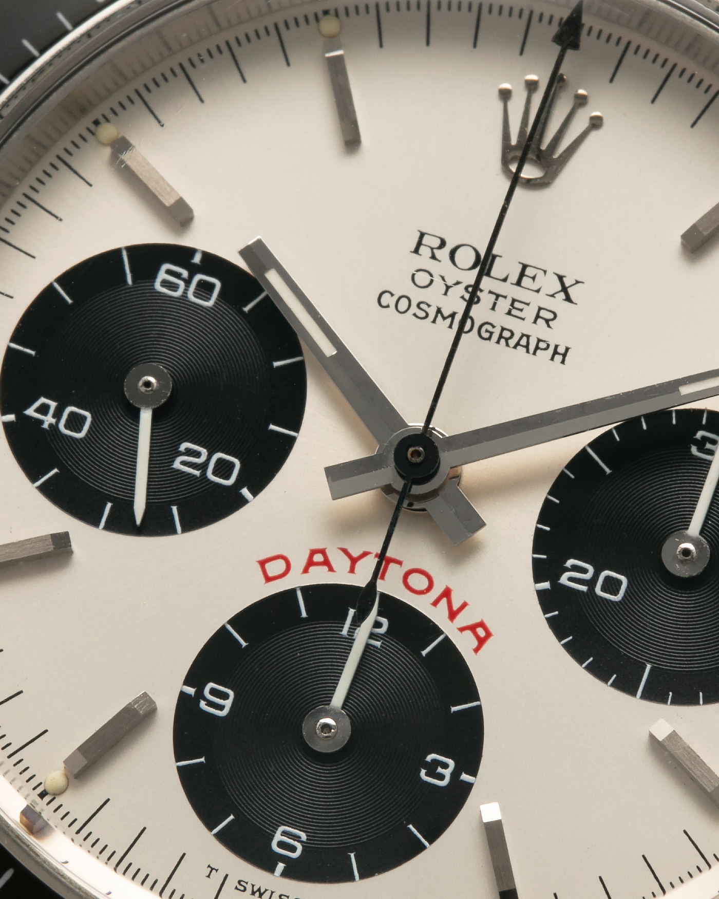 Brand: Rolex
Year: 1979
Model: Cosmograph Daytona ‘Big Red’
Serial Number: 629XXXX
Reference Number: 6263
Material: Stainless Steel
Movement: Rolex-Signed Valjoux Cal. 727, Manual-Winding
Case Dimensions: 37.5mm x 13.5mm (Lug-to-Lug 45mm)
Lug Width: 19mm
Bracelet: Rolex 78350 Solid Link Oyster Bracelet in Stainless Steel with ‘571’ Curved End Links and ‘F’ Signed Clasp