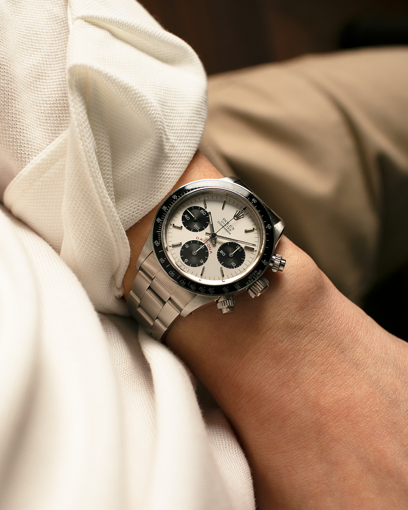 Brand: Rolex
Year: 1979
Model: Cosmograph Daytona ‘Big Red’
Serial Number: 629XXXX
Reference Number: 6263
Material: Stainless Steel
Movement: Rolex-Signed Valjoux Cal. 727, Manual-Winding
Case Dimensions: 37.5mm x 13.5mm (Lug-to-Lug 45mm)
Lug Width: 19mm
Bracelet: Rolex 78350 Solid Link Oyster Bracelet in Stainless Steel with ‘571’ Curved End Links and ‘F’ Signed Clasp