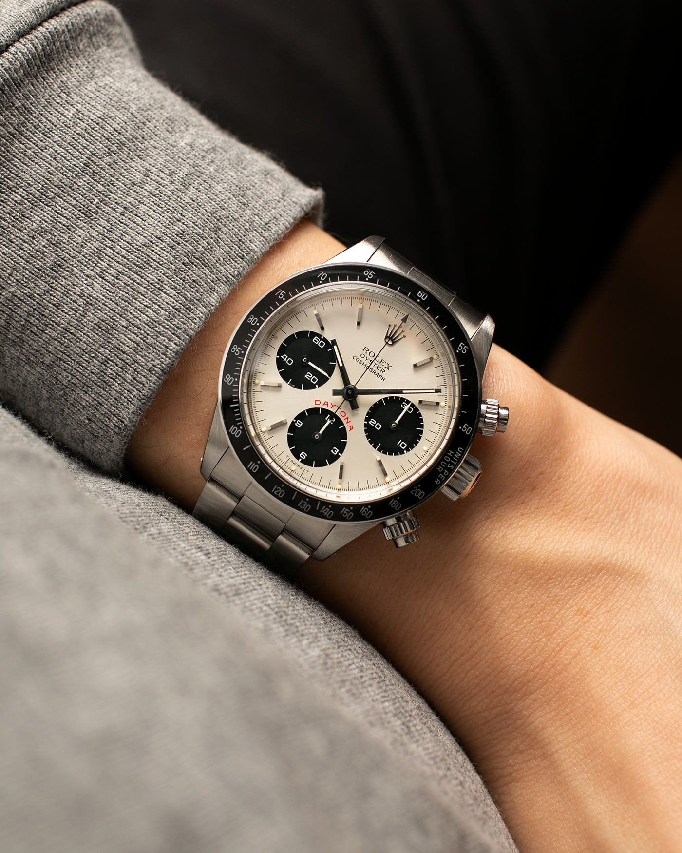 Brand: Rolex
Year: 1979
Model: Cosmograph Daytona ‘Big Red’
Serial Number: 629XXXX
Reference Number: 6263
Material: Stainless Steel
Movement: Rolex-Signed Valjoux Cal. 727, Manual-Winding
Case Dimensions: 37.5mm x 13.5mm (Lug-to-Lug 45mm)
Lug Width: 19mm
Bracelet: Rolex 78350 Solid Link Oyster Bracelet in Stainless Steel with ‘571’ Curved End Links and ‘F’ Signed Clasp