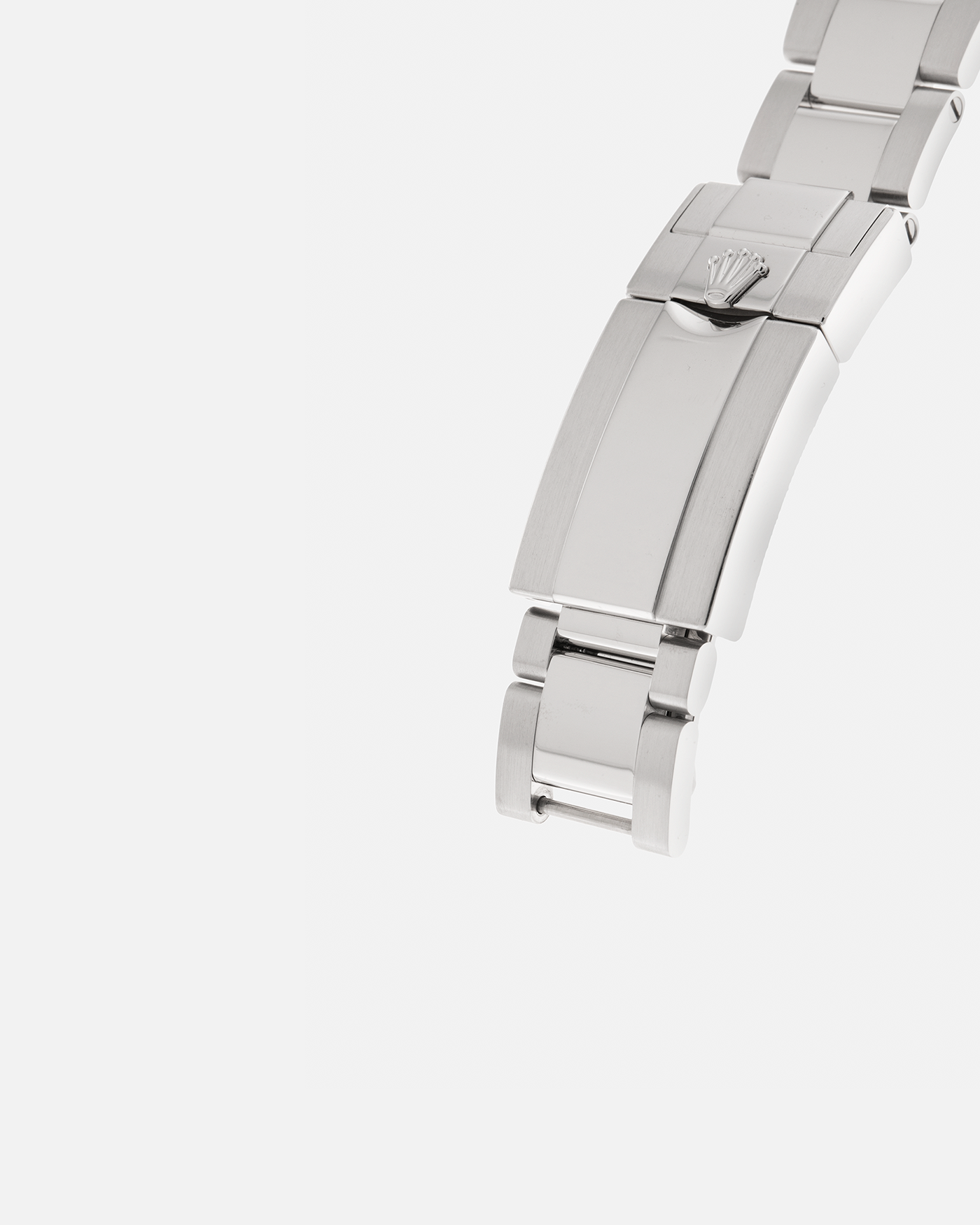 Brand: Rolex
Year: 2020
Model: Cosmograph Daytona
Reference: 116506
Material: Platinum 950
Movement: Rolex Cal. 4130, Self-Winding
Case Dimensions: 40mm x 12.5mm (Lug-to-Lug 47.5mm)
Lug Width: 20mm
Bracelet: Rolex Oyster Platinum Bracelet
