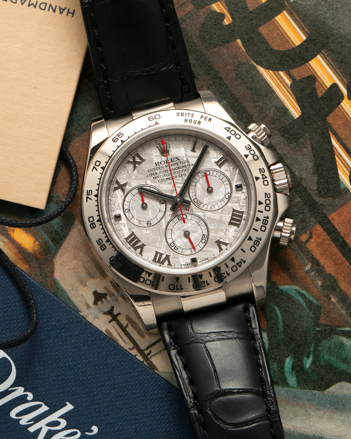 Brand: Rolex
Year: 2009
Model: Cosmograph Daytona ‘Meteorite’
Reference Number: 116519
Serial Number: Z946XXX
Material: 18-carat White Gold
Movement: Rolex Cal. 4130, Self-Winding
Case Diameter: 40mm x 11mm (Lug-to-Lug 47.5mm)
Lug Width: 20mm
Strap: Rolex Black ‘336506’ Leather Strap with 18-carat White Gold Signed ‘24650’ Deployant Clasp
