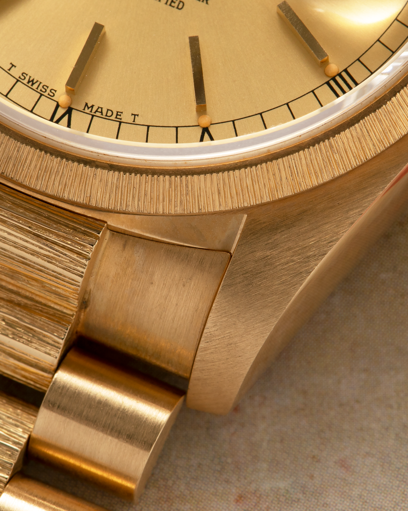 Brand: Rolex
Year: 1984
Model: Day-Date ‘Bark’
Reference Number: 18078
Serial Number: 820XXXX
Material: 18-carat Yellow Gold
Movement: Rolex Cal. 3055, Self-Winding
Case Dimensions: 36mm x 12.5mm (Lug-to-Lug 43mm)
Lug Width: 20mm
Bracelet: Rolex Presidential 8723 ‘Bark’ Bracelet with Signed 18-carat Yellow Gold Folding Clasp