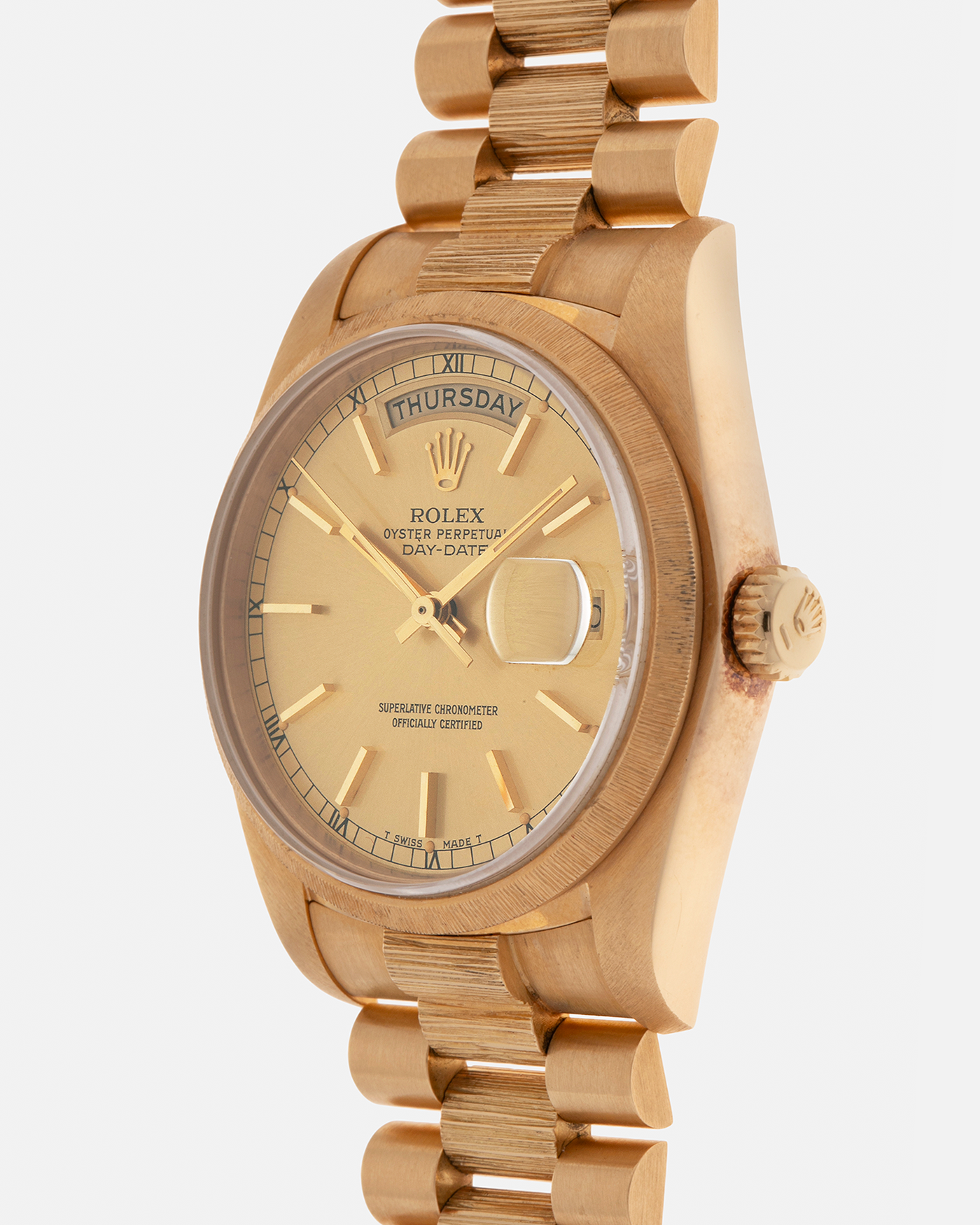 Brand: Rolex
Year: 1984
Model: Day-Date ‘Bark’
Reference Number: 18078
Serial Number: 820XXXX
Material: 18-carat Yellow Gold
Movement: Rolex Cal. 3055, Self-Winding
Case Dimensions: 36mm x 12.5mm (Lug-to-Lug 43mm)
Lug Width: 20mm
Bracelet: Rolex Presidential 8723 ‘Bark’ Bracelet with Signed 18-carat Yellow Gold Folding Clasp