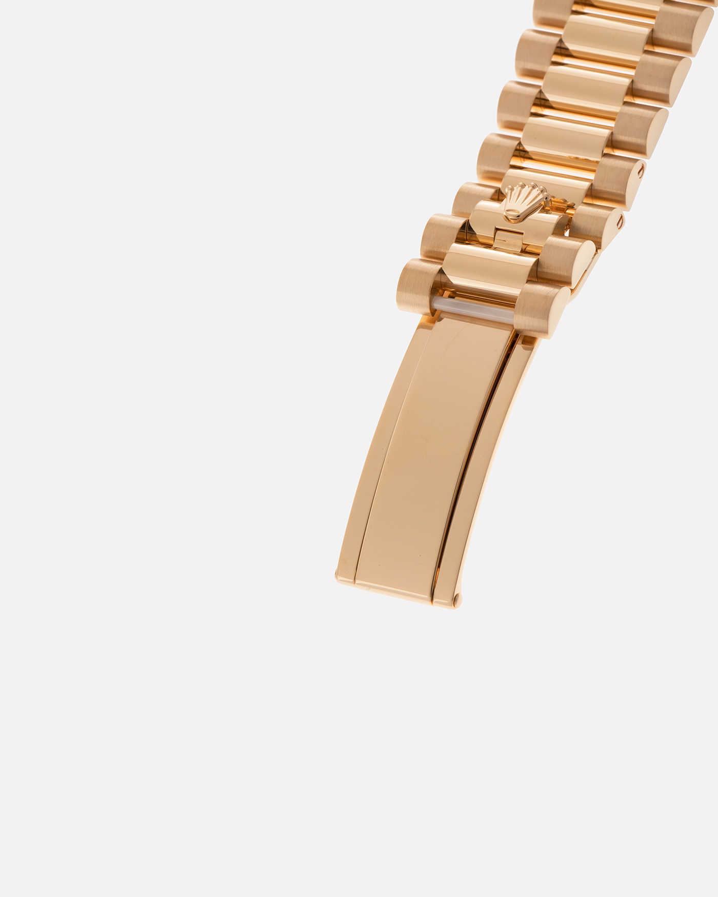 Brand: Rolex
Year: 2020
Model: Day-Date 36 ‘Champagne Dial’
Reference Number: 128238
Material: 18-carat Yellow Gold
Movement: Rolex Cal. 3255, Self-Winding
Case Dimensions: 36mm x 12mm (Lug-to-Lug 43mm)
Lug Width: 20mm
Bracelet: Rolex Presidential Bracelet in 18-carat Yellow Gold with Signed Folding Clasp