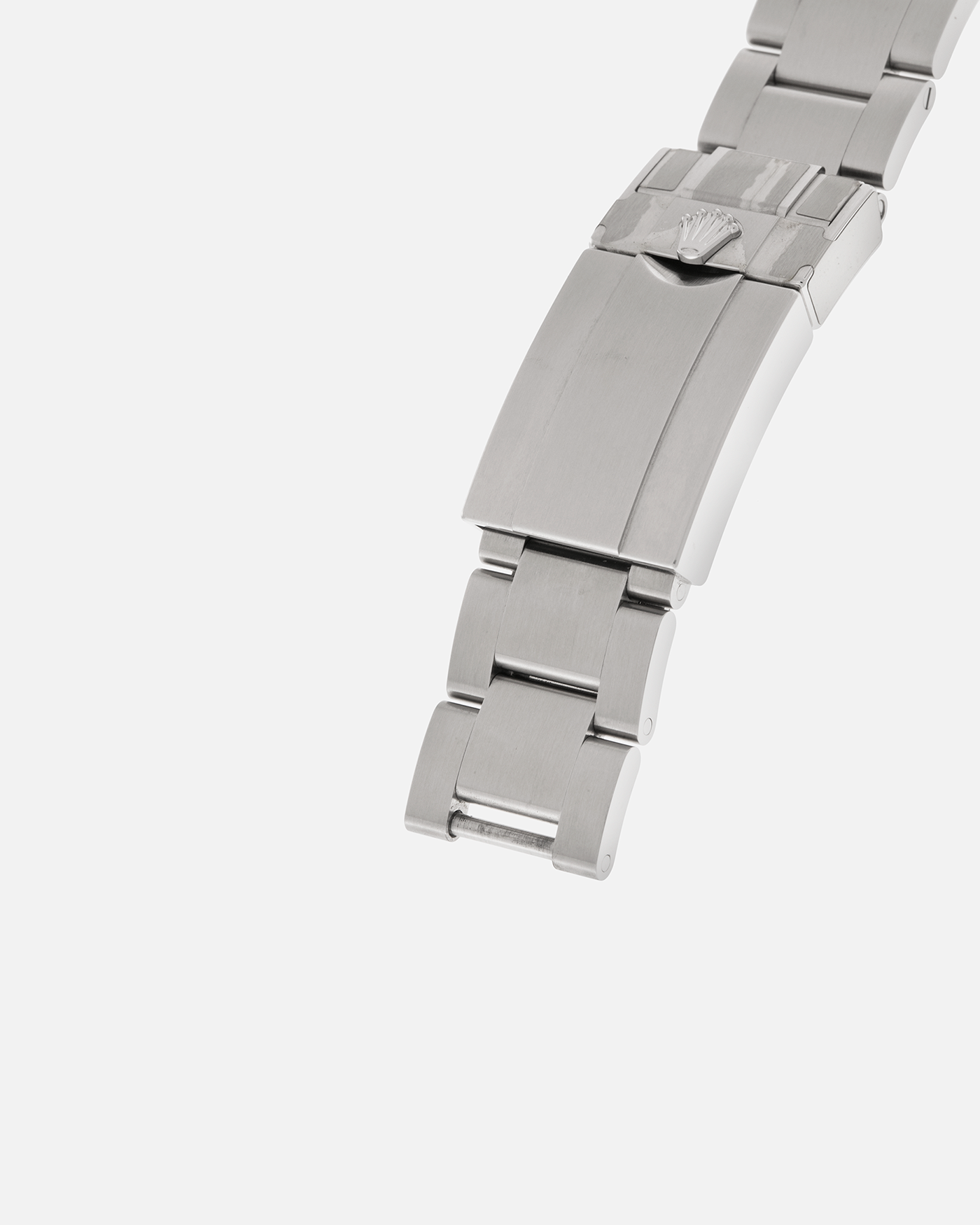 Brand: Rolex
Year: 2025
Model: Oyster Perpetual Explorer I
Reference: 224270
Case Material: Oystersteel (904L Stainless Steel)
Movement: Rolex Cal. 3230, Self-Winding
Case Dimensions: 40mm x 11.6mm (Lug-to-Lug 47.5mm)
Lug Width: 21mm
Bracelet: Rolex Oyster Bracelet in Oystersteel with Signed Oysterlock Clasp and Easylink Extension System
