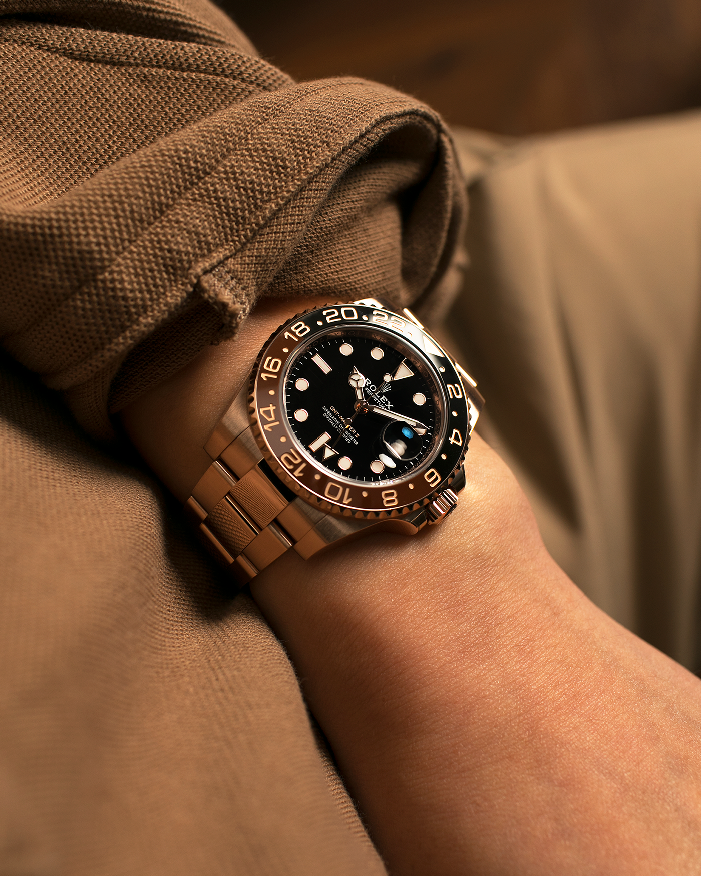 Brand: Rolex
Year: 2022
Model: GMT Master II
Reference Number: 126715CHNR
Material: 18-carat Everose
Movement: Rolex Cal. 3285, Self-Winding
Case Dimensions: 40mm x 12.3mm (Lug-to-Lug 48mm)
Lug Width: 20mm
Bracelet: Rolex Oyster Bracelet in 18-carat Everose with Signed Oysterlock Folding Clasp