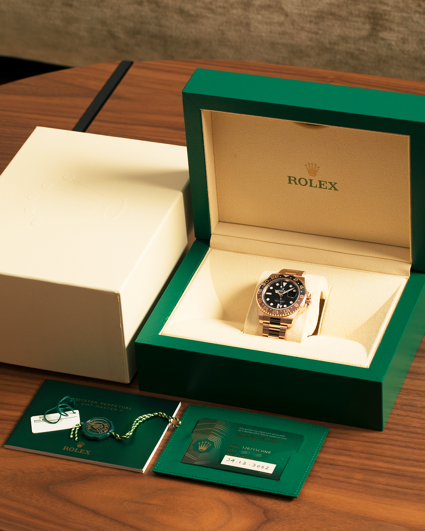 Brand: Rolex
Year: 2022
Model: GMT Master II
Reference Number: 126715CHNR
Material: 18-carat Everose
Movement: Rolex Cal. 3285, Self-Winding
Case Dimensions: 40mm x 12.3mm (Lug-to-Lug 48mm)
Lug Width: 20mm
Bracelet: Rolex Oyster Bracelet in 18-carat Everose with Signed Oysterlock Folding Clasp