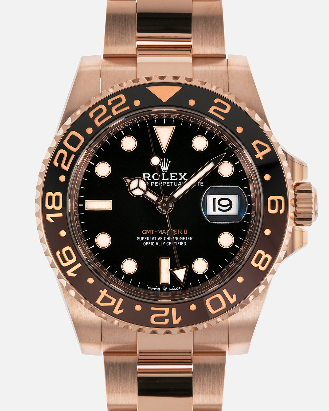 Brand: Rolex
Year: 2022
Model: GMT Master II
Reference Number: 126715CHNR
Material: 18-carat Everose
Movement: Rolex Cal. 3285, Self-Winding
Case Dimensions: 40mm x 12.3mm (Lug-to-Lug 48mm)
Lug Width: 20mm
Bracelet: Rolex Oyster Bracelet in 18-carat Everose with Signed Oysterlock Folding Clasp