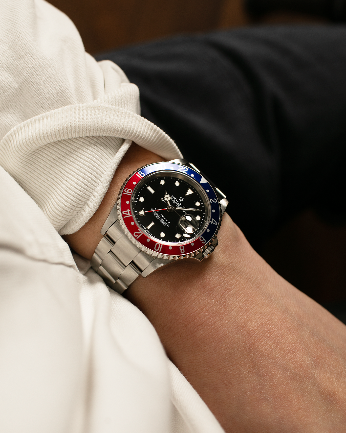 Brand: Rolex
Year: 2007
Model: GMT-Master II Pepsi ‘Stick Dial’
Reference Number: 16710
Serial Number: M236XXX
Material: Stainless Steel
Movement: Rolex Cal. 3186, Self-Winding
Case Dimensions: 40mm x 12.5mm (Lug-to-Lug 47mm)
Lug Width: 20mm
Bracelet: Rolex Oyster ‘78790A’ Bracelet with Folding Clasp in Stainless Steel