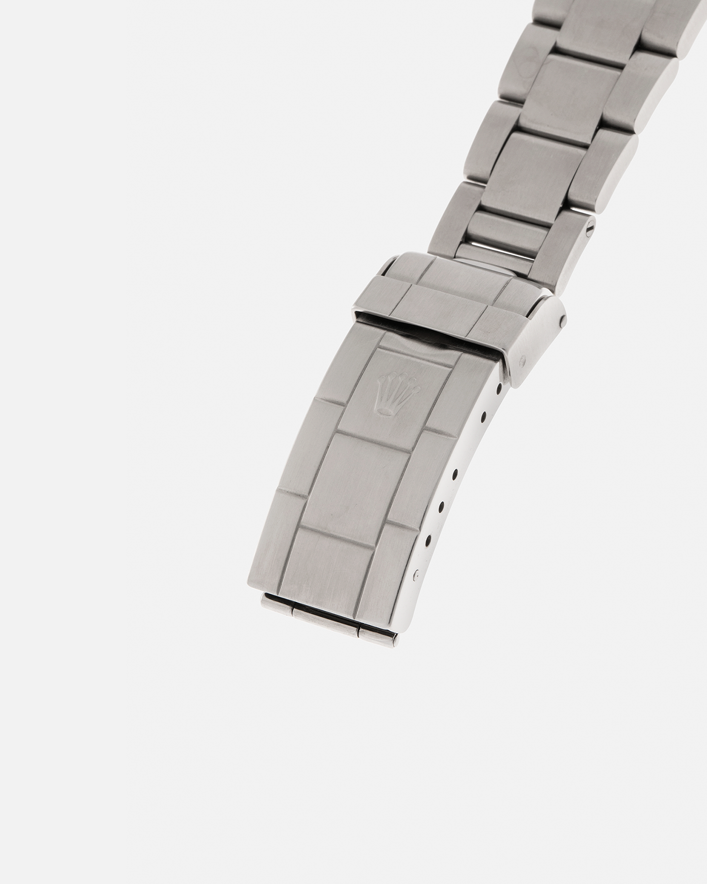 Brand: Rolex
Year: 1972
Model: Submariner
Reference Number: 1680 ‘Red’
Serial Number: 308XXXX
Material: Stainless Steel
Movement: Rolex Cal. 1575, Self-Winding
Case Dimensions: 40mm x 16mm including Domed Crystal (Lug-to-Lug 47.5mm)
Lug Width: 20mm
Bracelet: Rolex 93150 Oyster Bracelet with Signed Stainless Steel Clasp