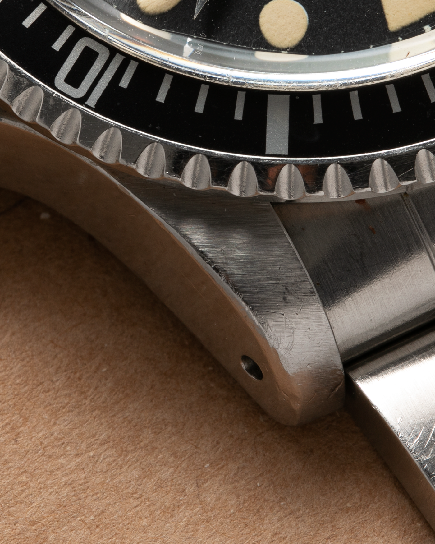 Brand: Rolex Year: 1978 Model: ‘White’ Submariner Reference Number: 1680 Serial Number: 529XXXX Material: Stainless Steel Movement: Rolex Cal. 1575, Self-Winding Case Diameter: 39mm Lug Width: 20mm Bracelet: Rolex Stainless Steel ‘93150’ Oyster bracelet with Signed ‘VB’ Clasp and ‘580’ Curved End Links