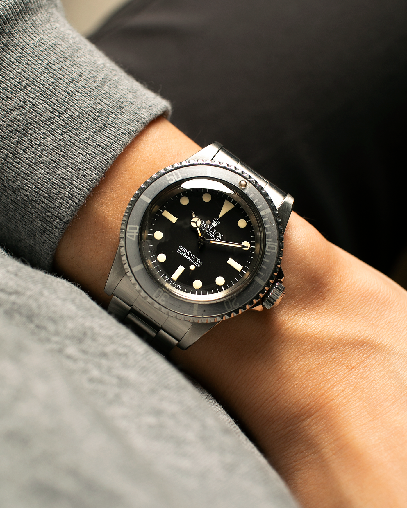 Brand: Rolex Year: 1977 Model: Submariner Reference Number: 5513 Serial Number: 5276XXX Material: Stainless Steel Movement: Rolex Cal. 1520, Self-Winding Case Diameter: 40mm x 14.8mm (with Domed Crystal) (Lug-to-Lug 47mm) Lug Width: 20mm Bracelet: Rolex Stainless Steel ‘93150’ Oyster Bracelet with ‘580’ End Links and ‘VB’ Marked Clasp